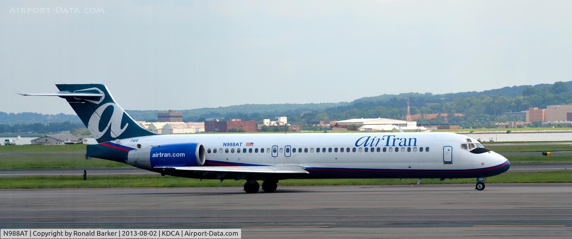 N988AT, 2001 Boeing 717-200 C/N 55068, Taxi National