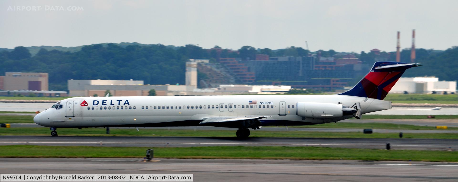N997DL, 1992 McDonnell Douglas MD-88 C/N 53364, Landing roll National