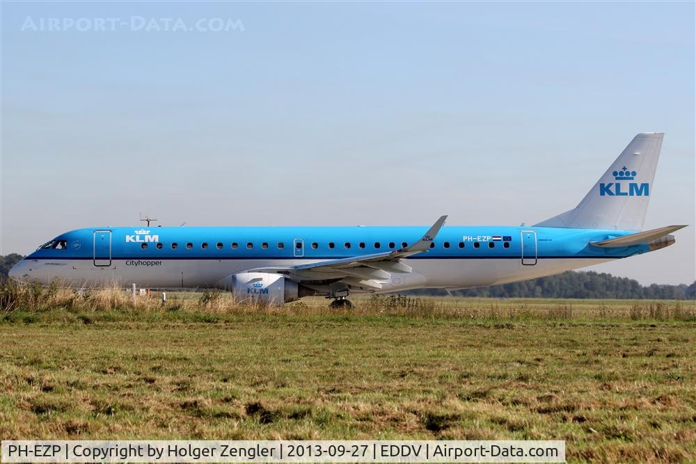 PH-EZP, 2010 Embraer 190LR (ERJ-190-100LR) C/N 19000347, AMS shuttle is ready for return flight.....