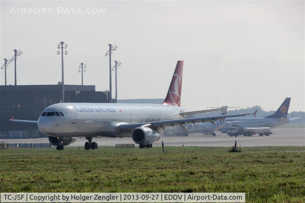 TC-JSF, 2013 Airbus A321-231 C/N 5465, On taxi to return flight to IST.....