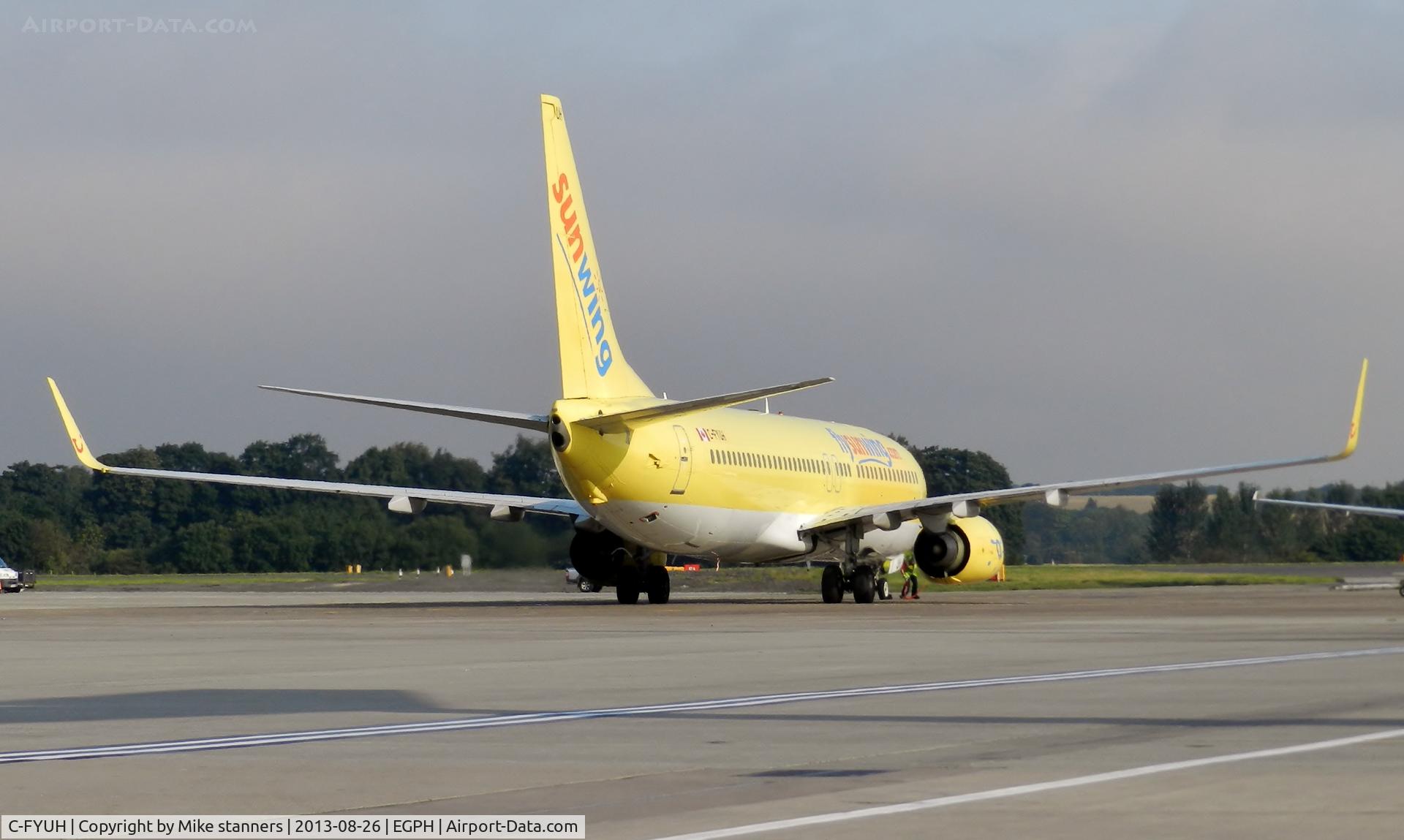 C-FYUH, 2006 Boeing 737-8K5 C/N 34689, Sunwing Airlines Boeing 737-8K5 Taxiing to runway 24 for departure to DLM On flight TOM888