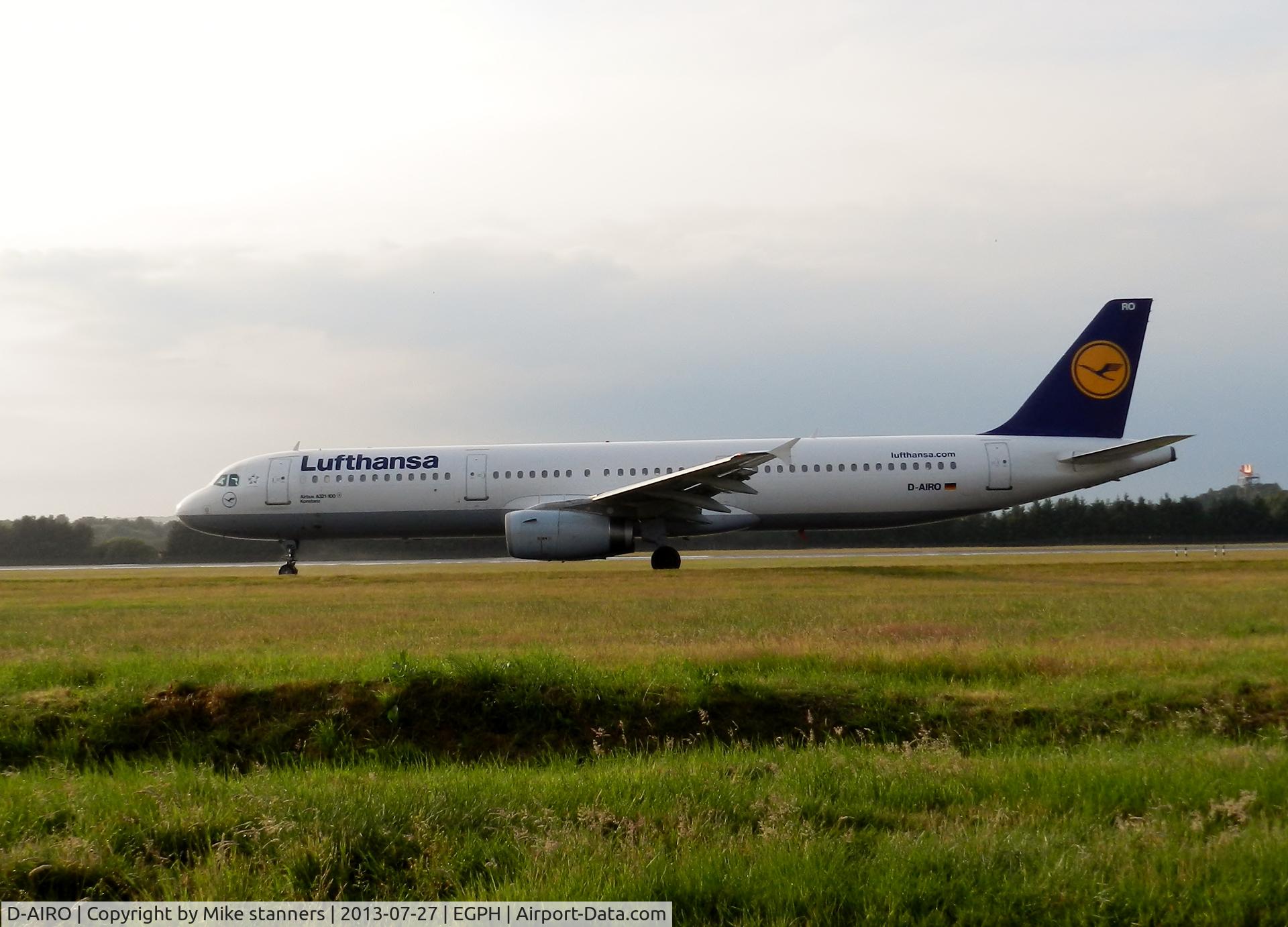 D-AIRO, 1995 Airbus A321-131 C/N 0563, Lufthansa A321 Taxiing to runway 06 for departure to FRA