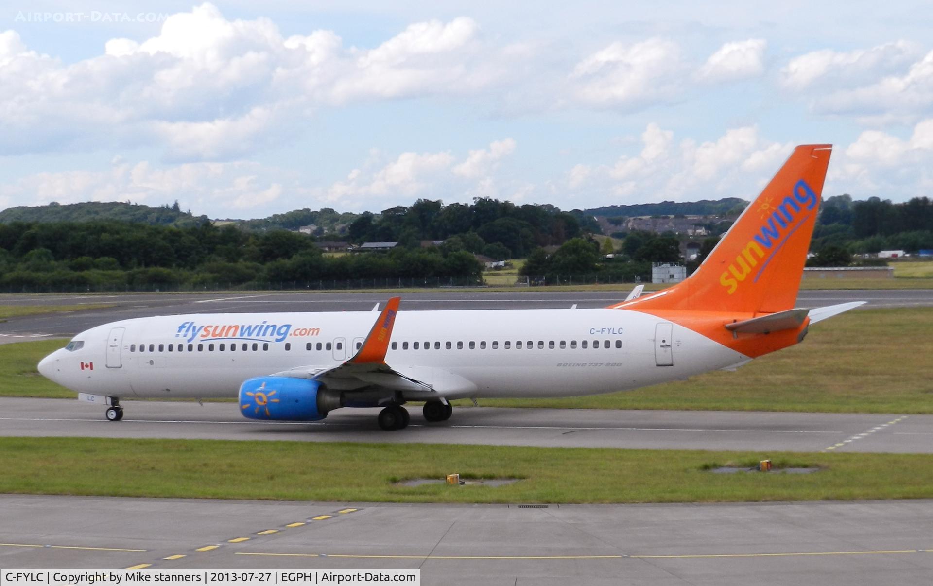 C-FYLC, 2006 Boeing 737-8BK C/N 33029, Sunwing Boeing 737-8BK taxiing to runway 06 on a flight for Thomson holidays