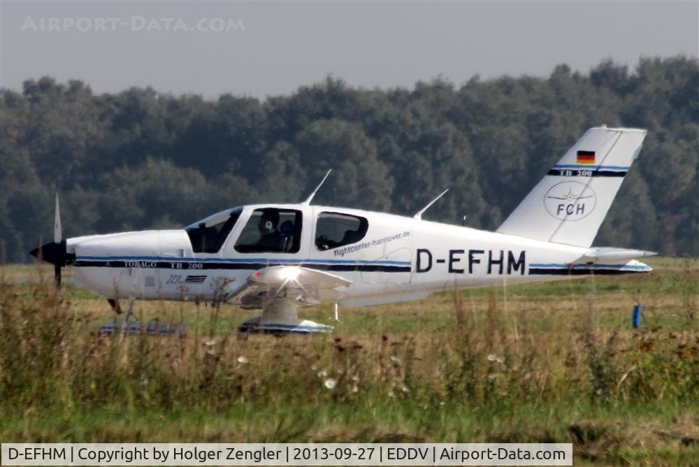 D-EFHM, 1995 Socata TB-200 Tobago XL C/N 1748, On taxi tp rwy 09L.....