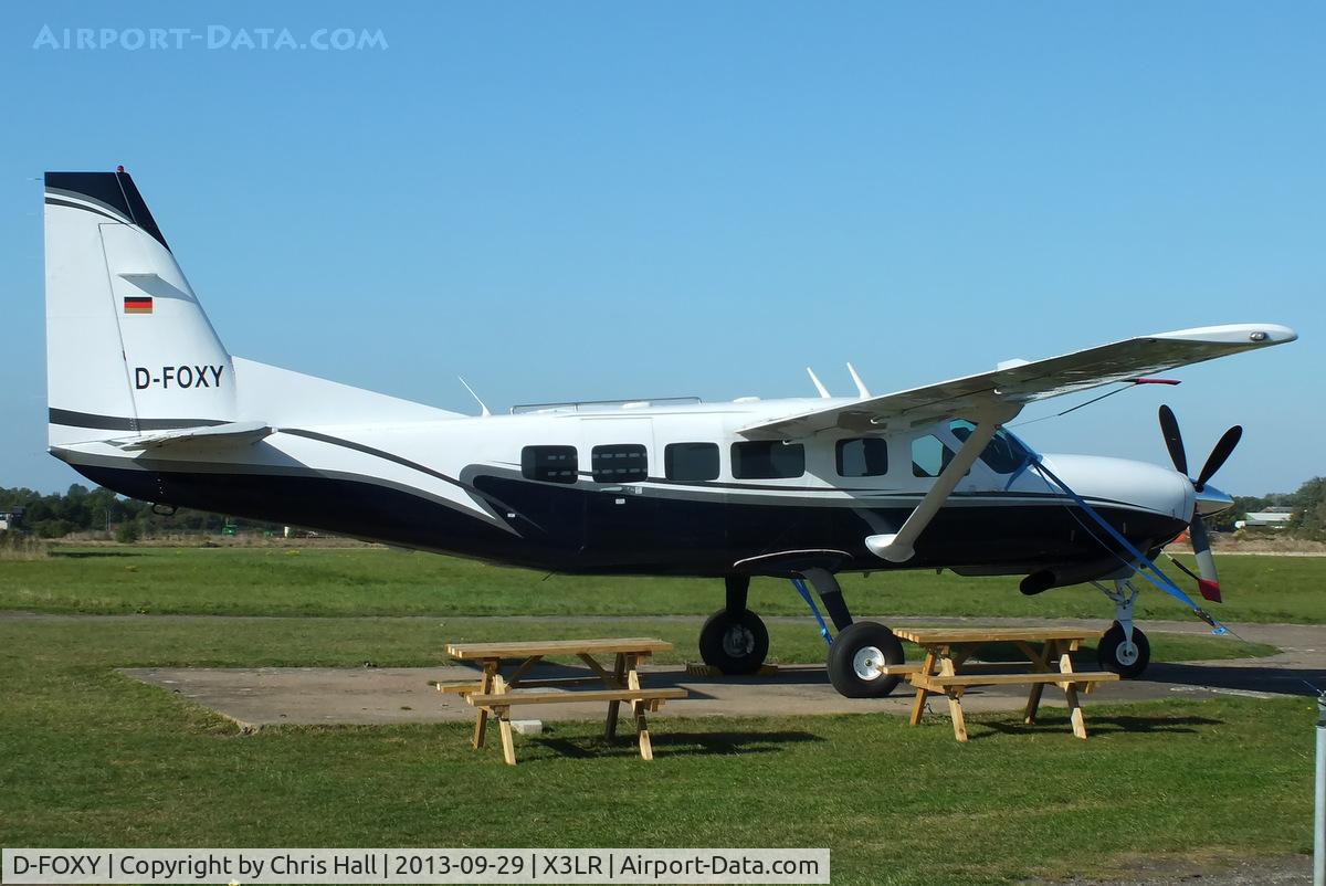D-FOXY, 1999 Cessna 208 Caravan I C/N 20800303, parked up a Langar
