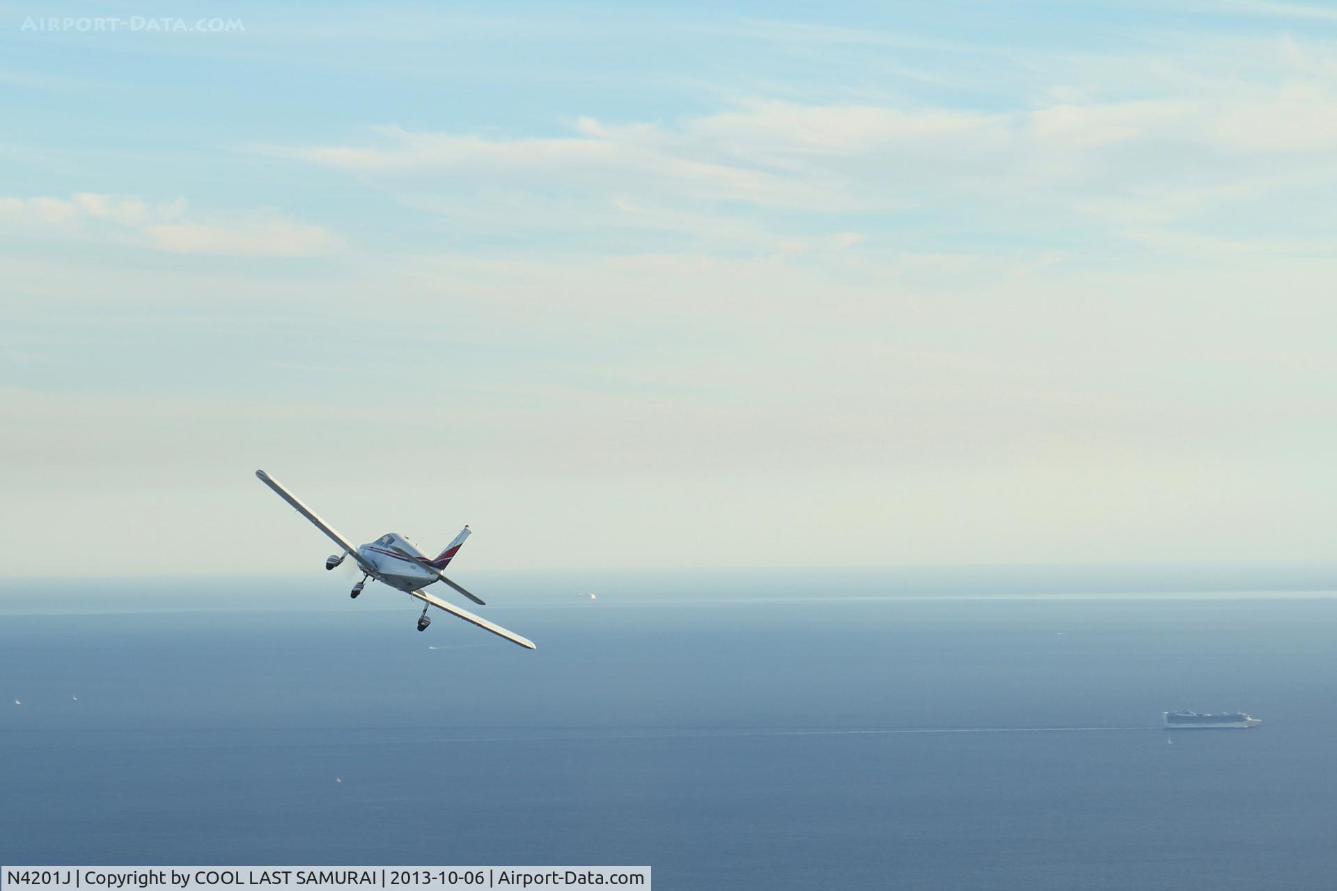 N4201J, 1966 Piper PA-28-140 C/N 28-22545, Piper 01J flying over Long Beach Practice Area making a right turn to Catalina.