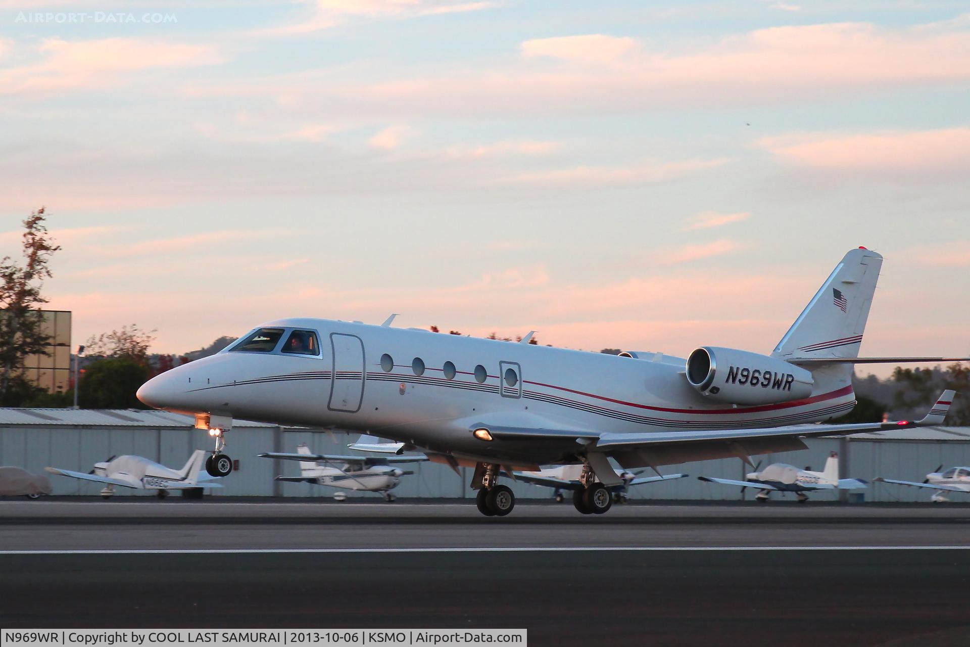 N969WR, 2007 Israel Aircraft Industries Gulfstream G150 C/N 218, Gulftream G150 landing KSMO Rwy21