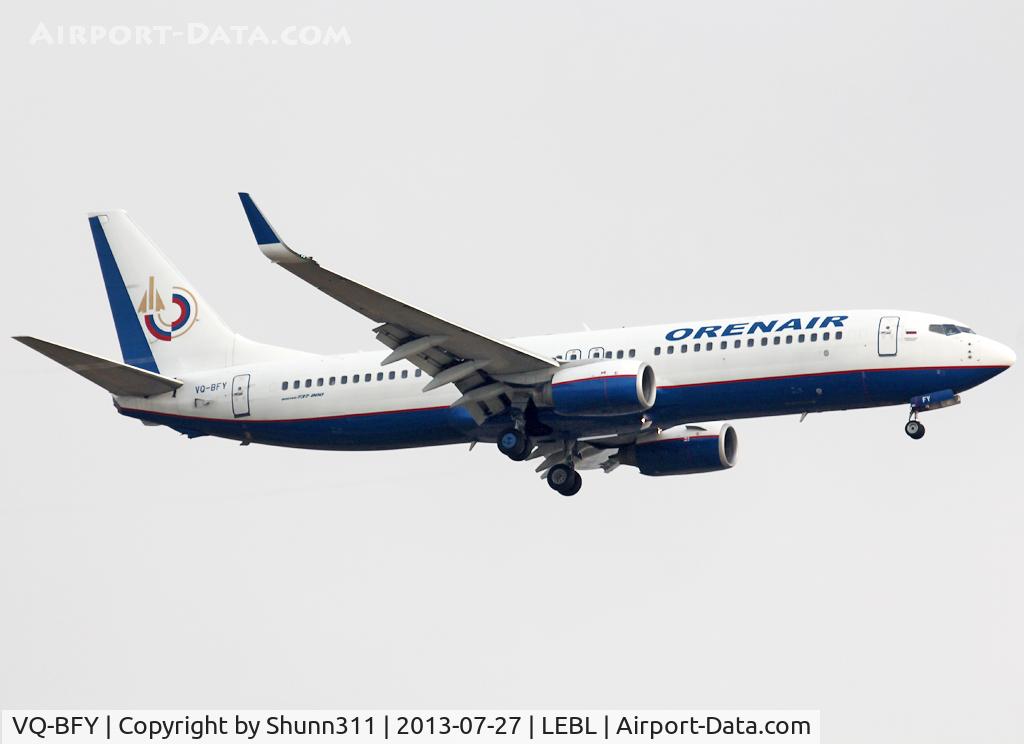 VQ-BFY, 2001 Boeing 737-86N C/N 29884, Landing rwy 07L
