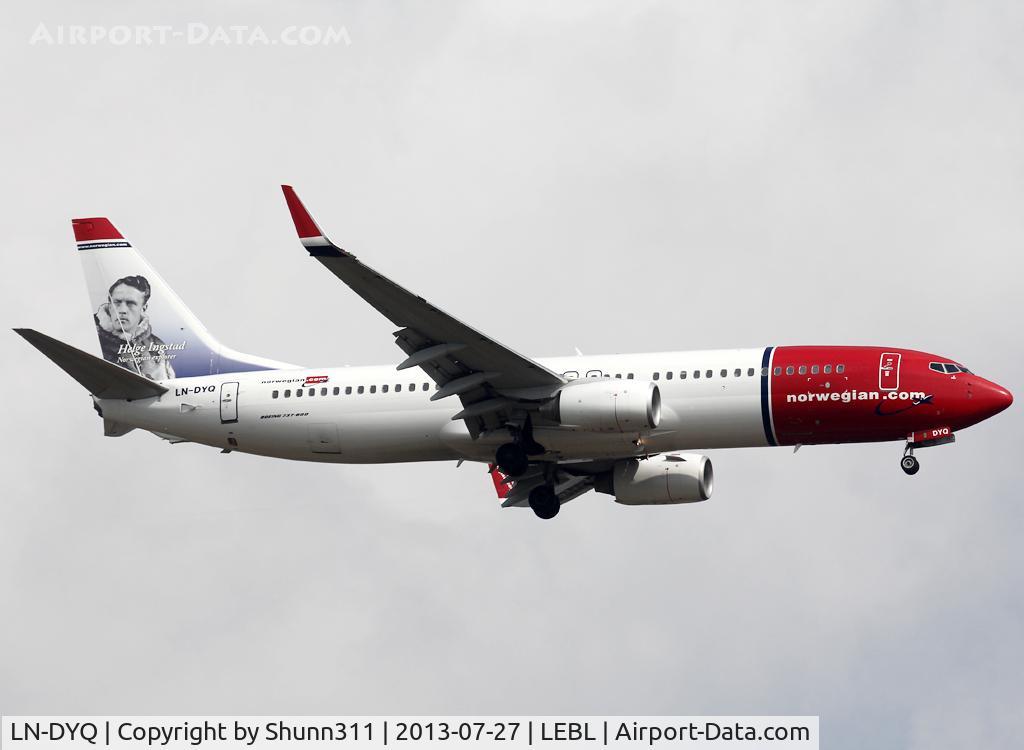 LN-DYQ, 2011 Boeing 737-8JP C/N 40869, Landing rwy 07L
