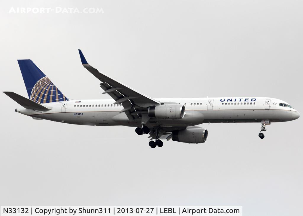 N33132, 1998 Boeing 757-224 C/N 29281, Landing rwy 07L