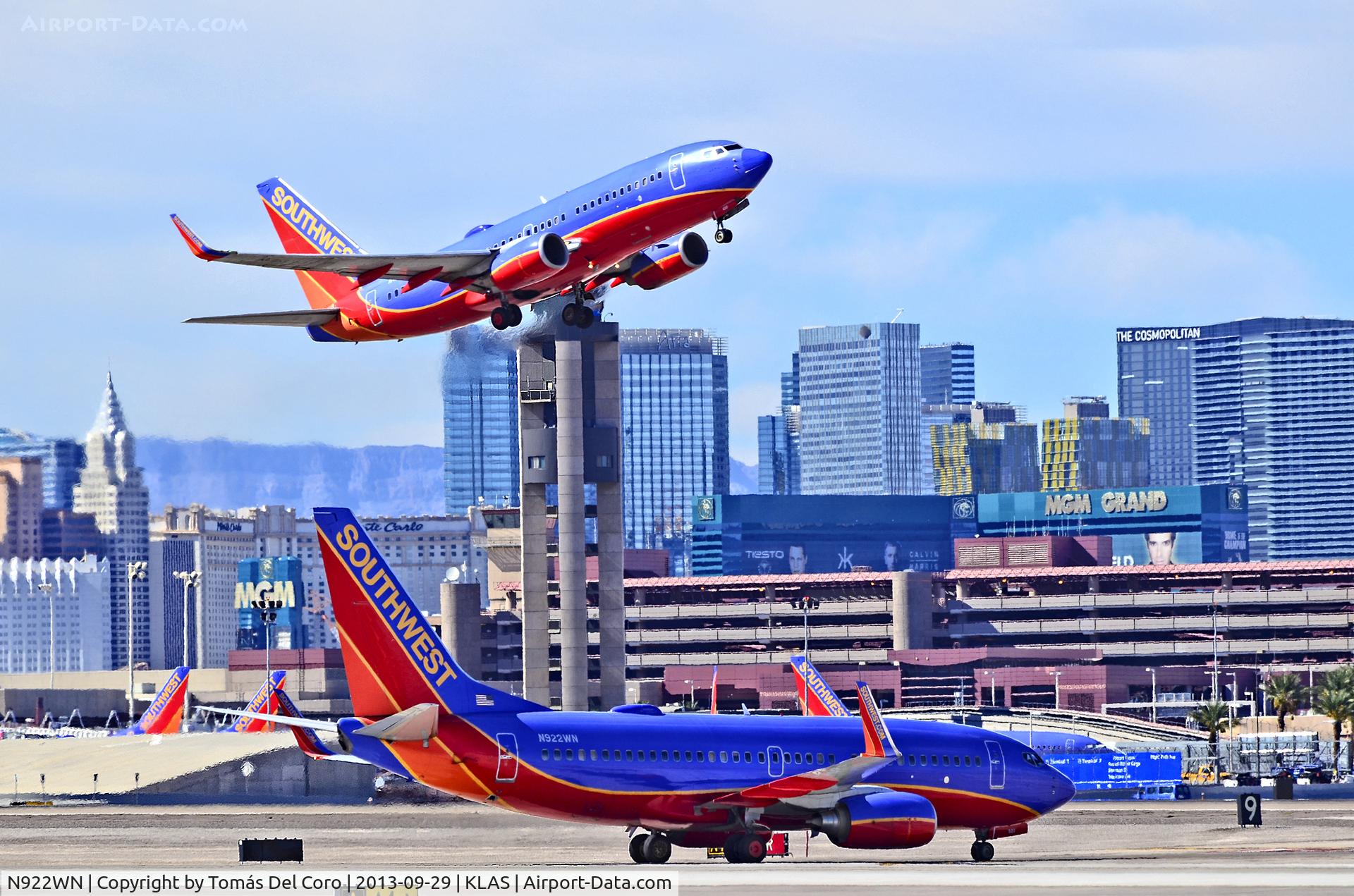 N922WN, 2008 Boeing 737-7H4 C/N 32461, N922WN  Southwest Airlines Boeing 737-7H4 (cn 32461/2620) - 

N420WN Southwest Airlines 2001 Boeing 737-7H4 C/N 29825 - 

McCarran International Airport (KLAS)
Las Vegas, Nevada
TDelCoro
September 29, 2013