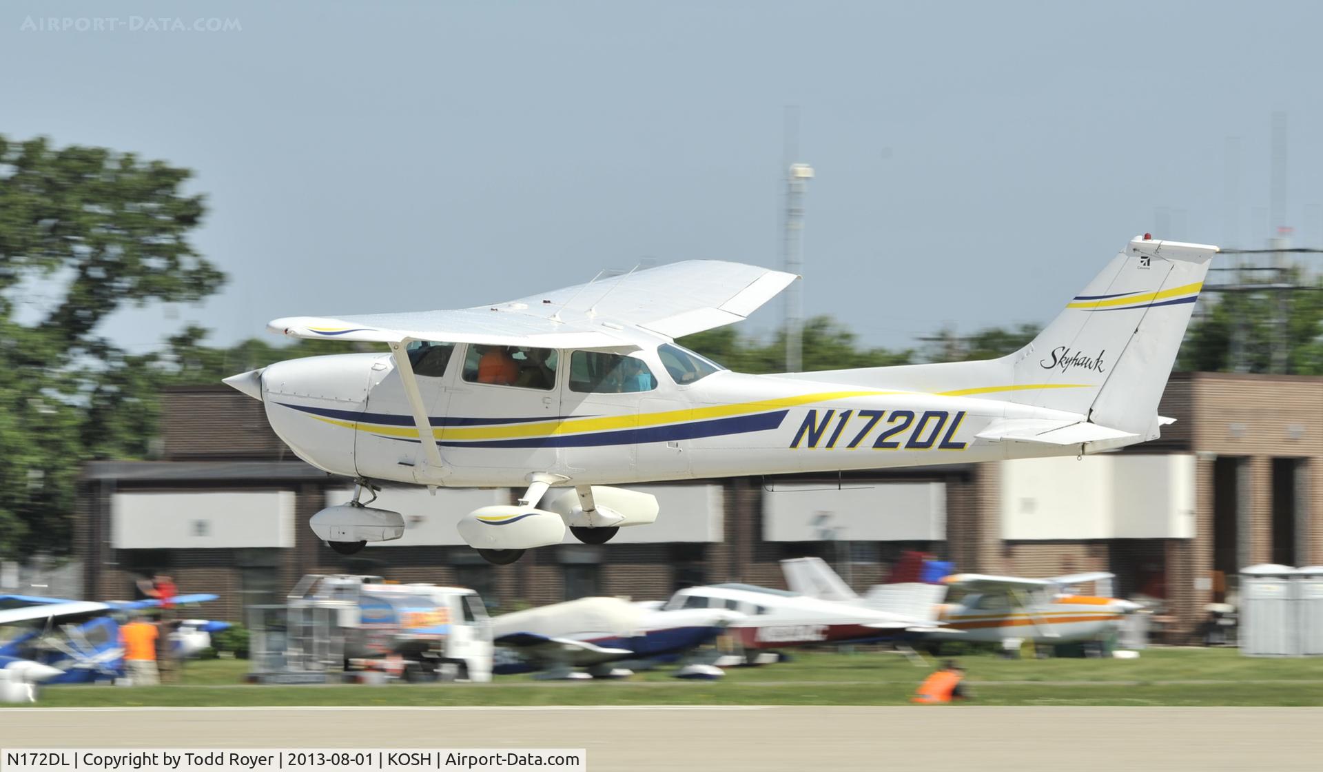 N172DL, 1975 Cessna 172M C/N 17266166, Airventure 2013