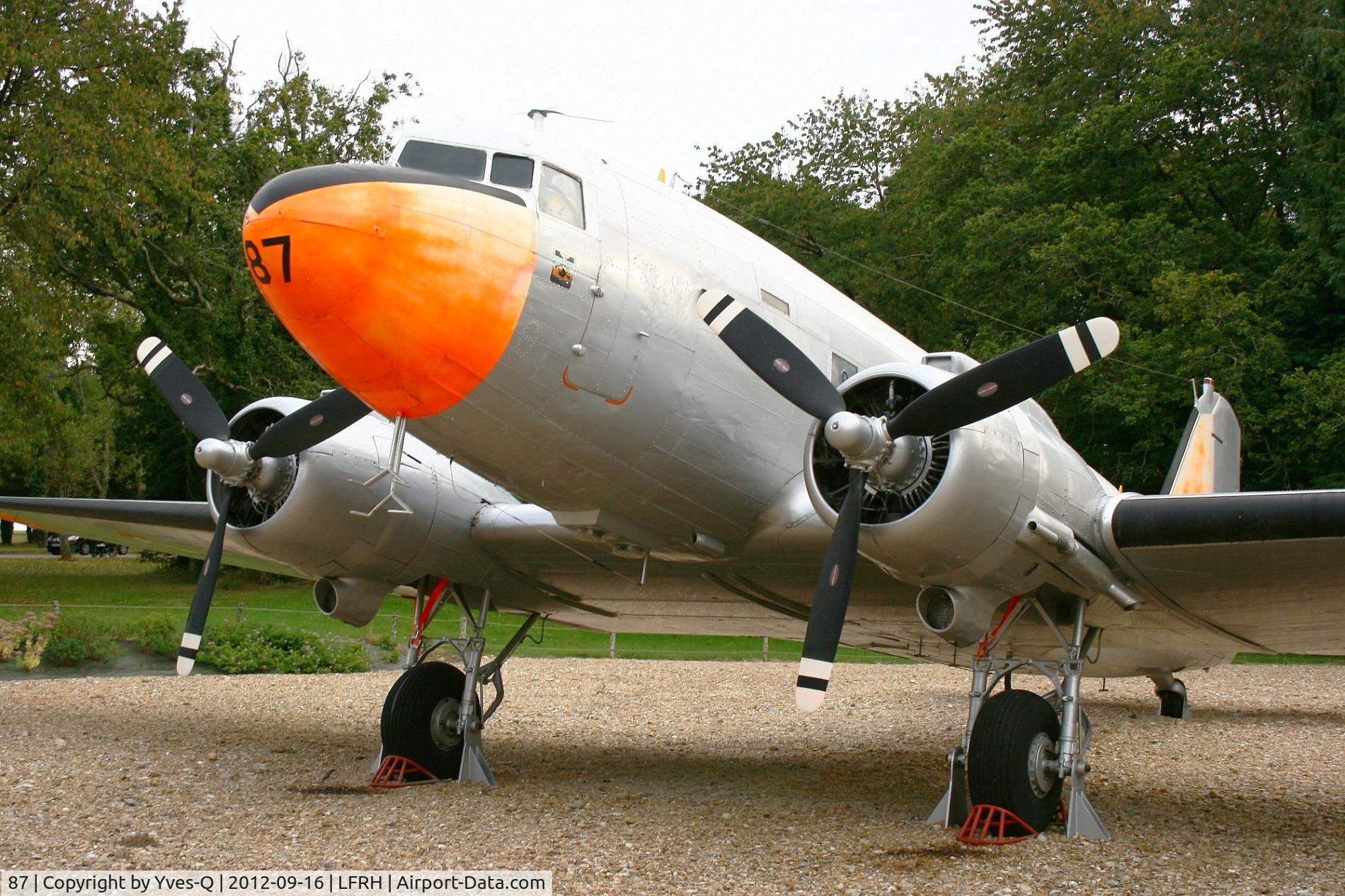 87, 1942 Douglas DC-3A-360 (C-47) C/N 4579, Douglas C-47 DL, Lann Bihoué Air Base (LFRH-LRT)