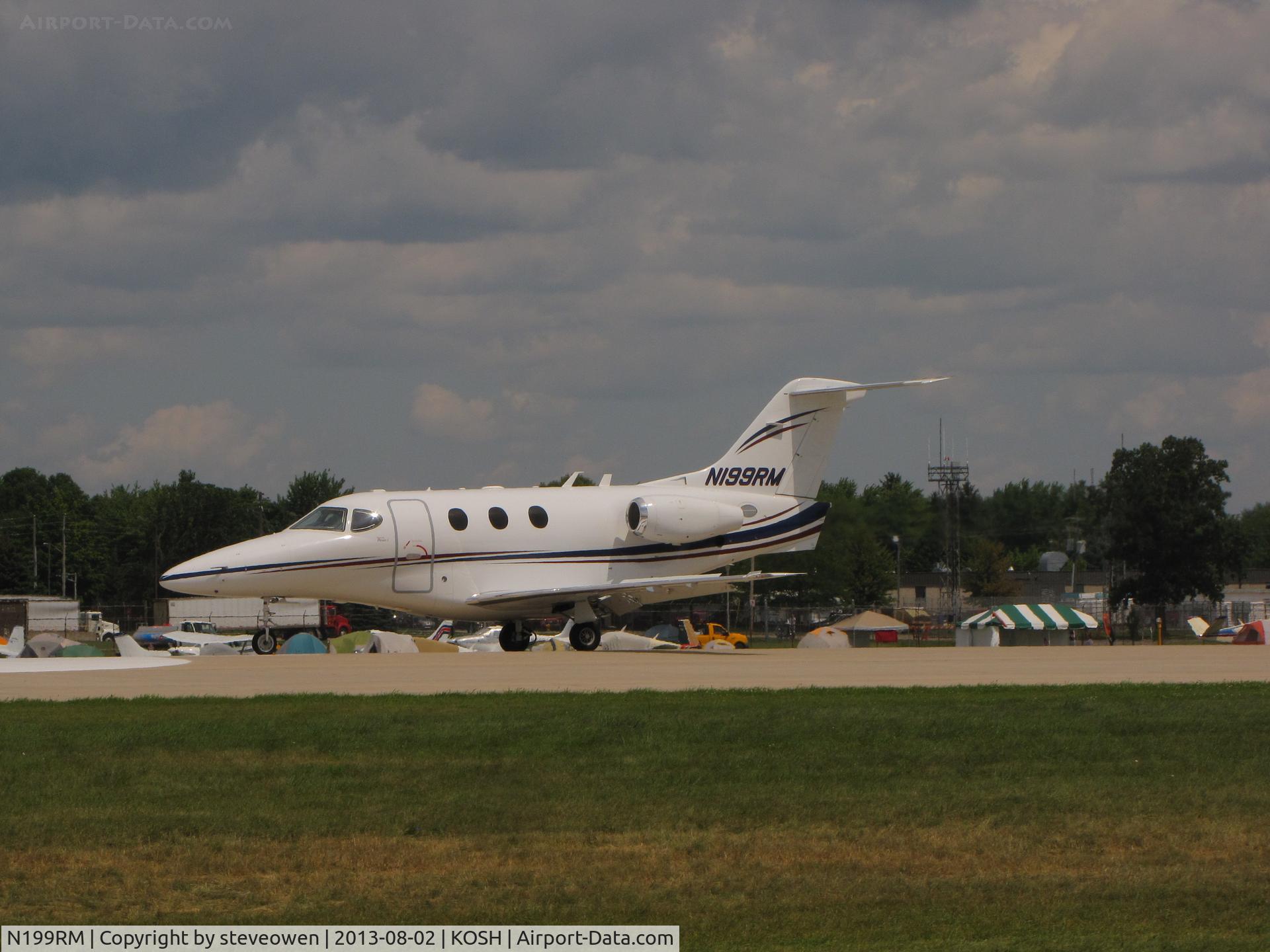 N199RM, 2014 Raytheon Aircraft Company 390 C/N RB-99, Landing Oshkosh
