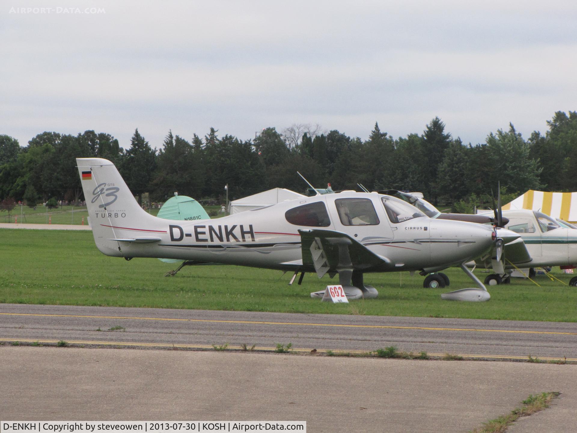 D-ENKH, 2008 Cirrus SR22 G3 GTS Turbo C/N 3065, Camped at Oshkosh