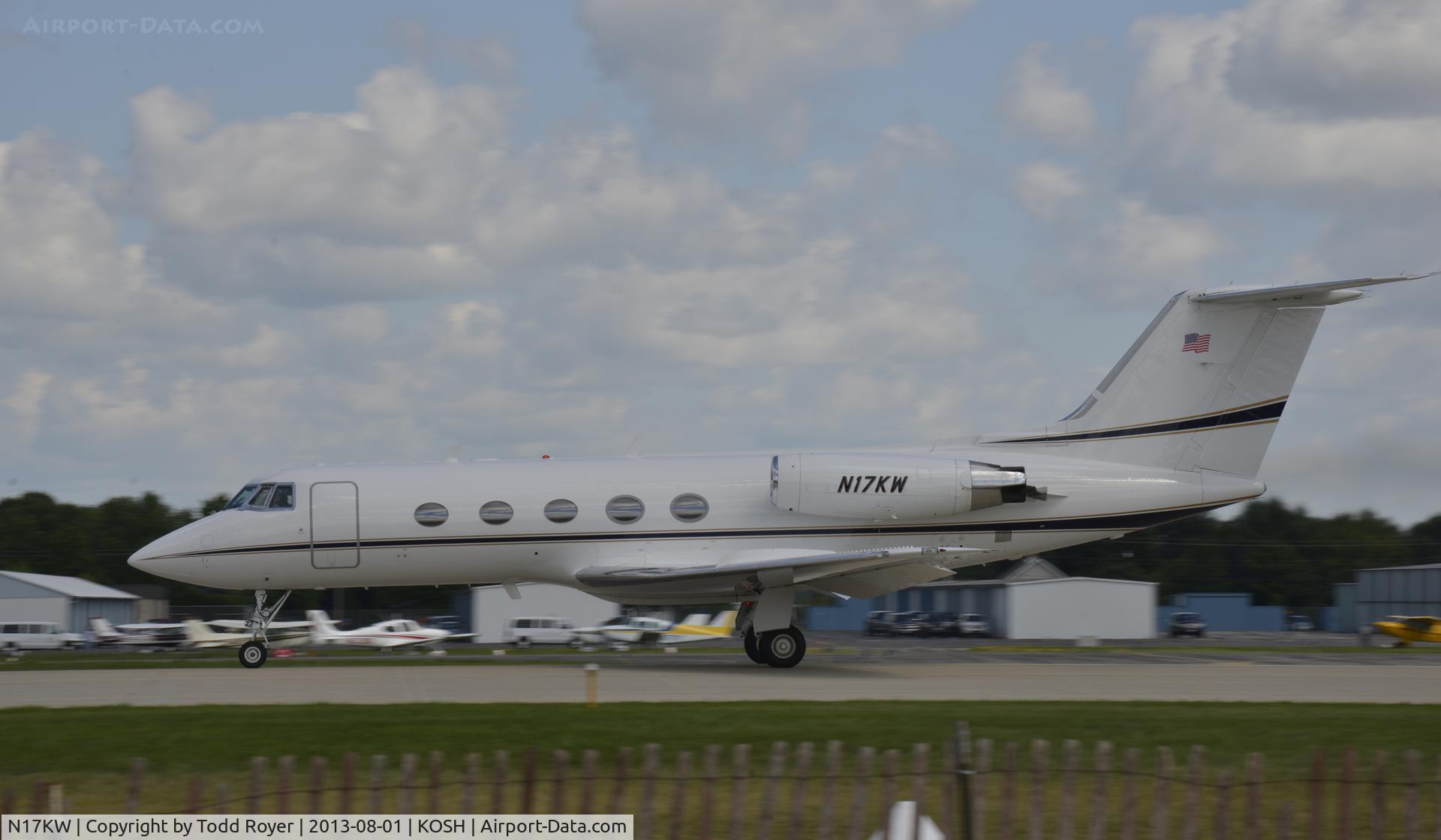 N17KW, Grumman G-1159 Gulfstream II C/N 028, Airventure 2013