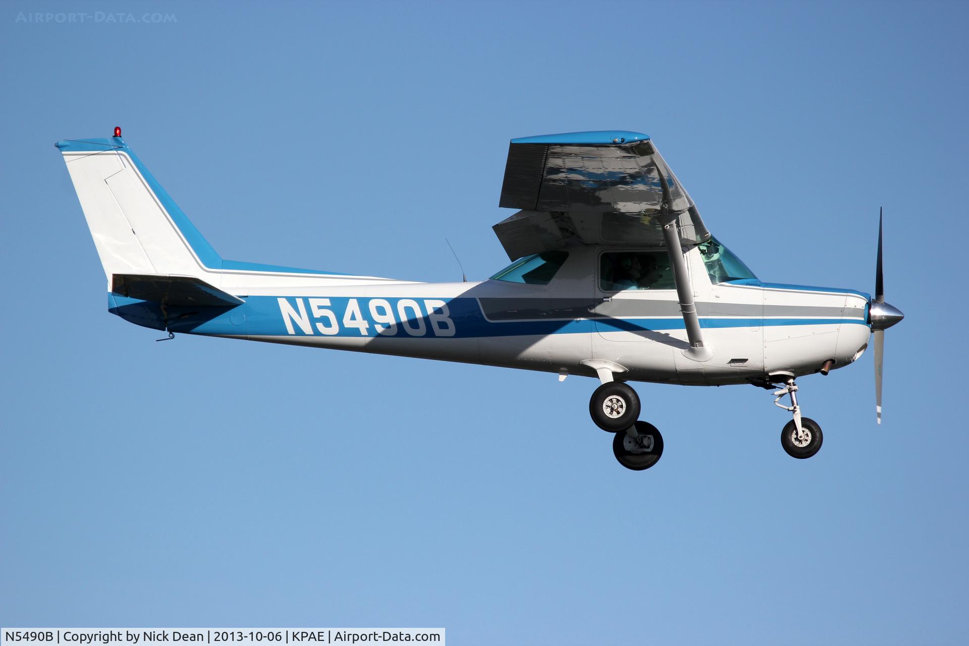 N5490B, 1979 Cessna 152 C/N 15283884, KPAE/PAE