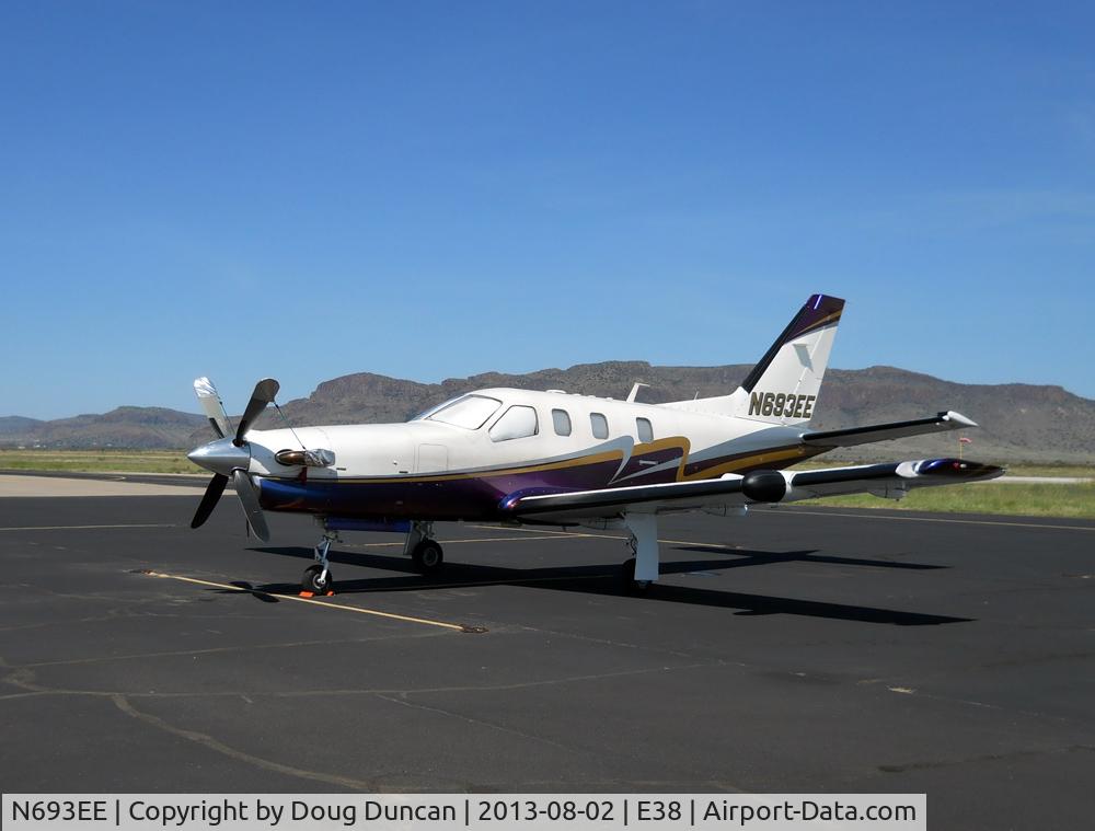 N693EE, 2001 Socata TBM-700 C/N 178, Seen at Alpine-Casparis Airport in Alpine, Texas