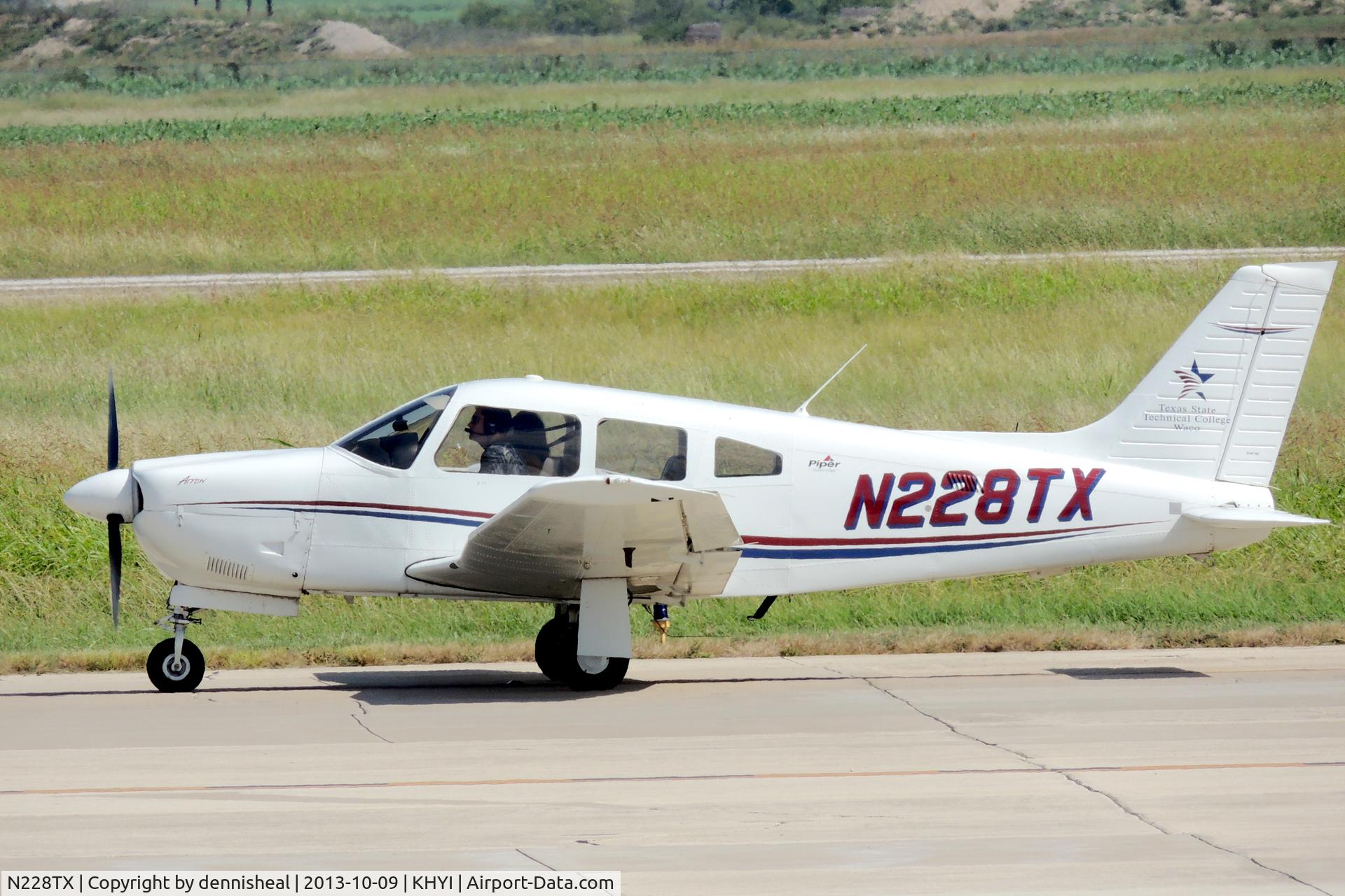 N228TX, 2007 Piper PA-28R-201 Cherokee Arrow III C/N 2844136, 2007 PIPER PA28R-201 LANDING