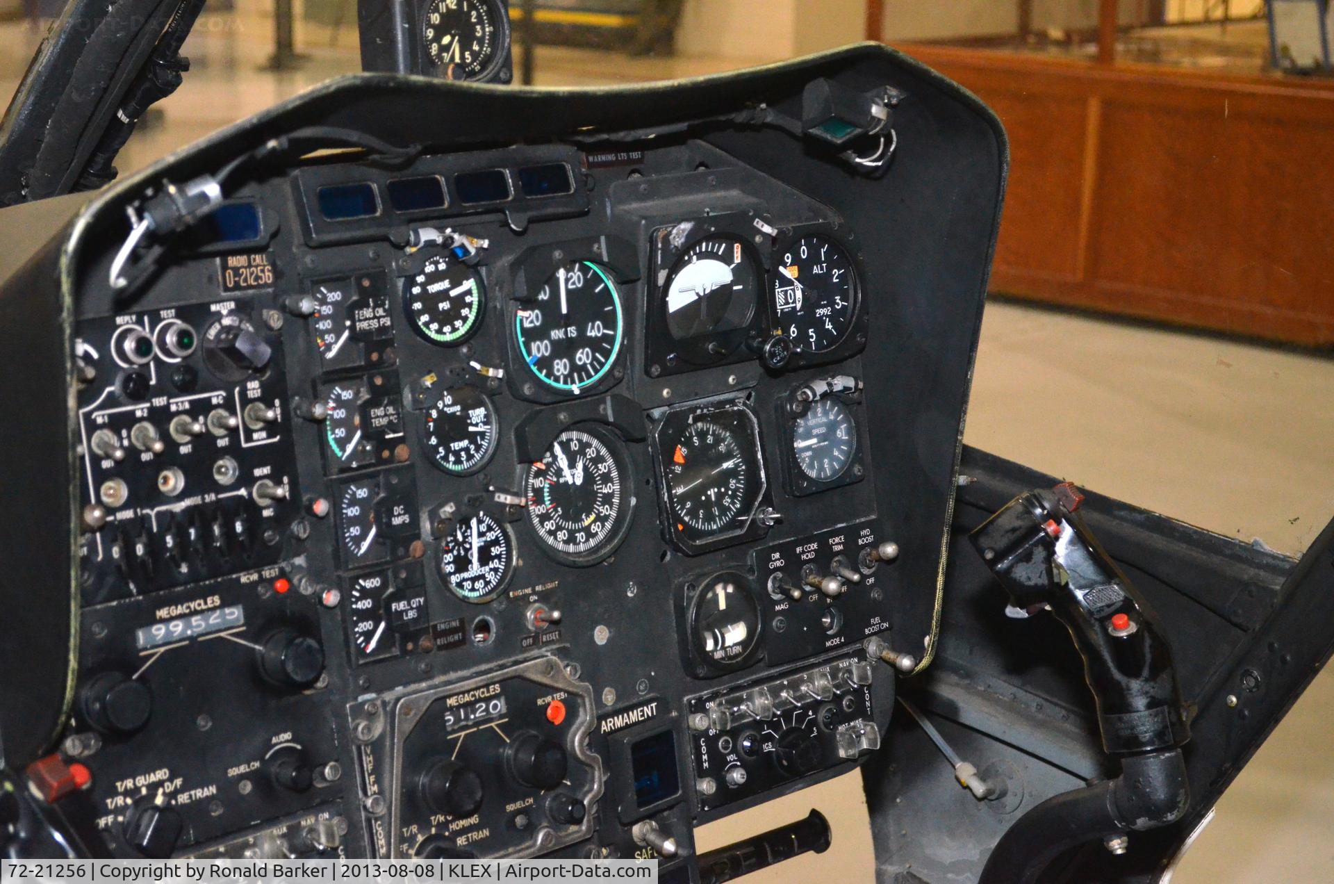 72-21256, 1972 Bell OH-58A Kiowa C/N 41922, Cockpit instrument panel - Aviation Museum of KY