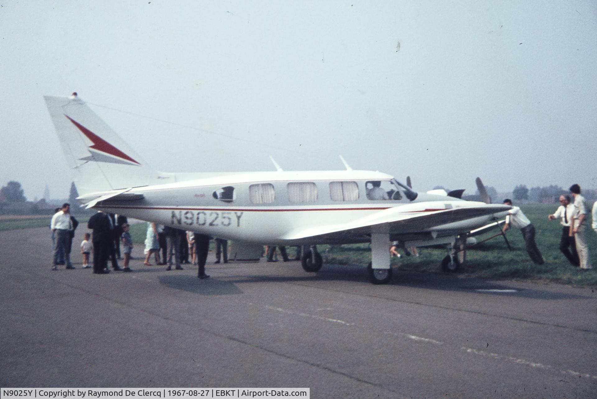 N9025Y, 1967 Piper PA-31 Navajo C/N 31-35, Airshow Wevelgem 27-8-67