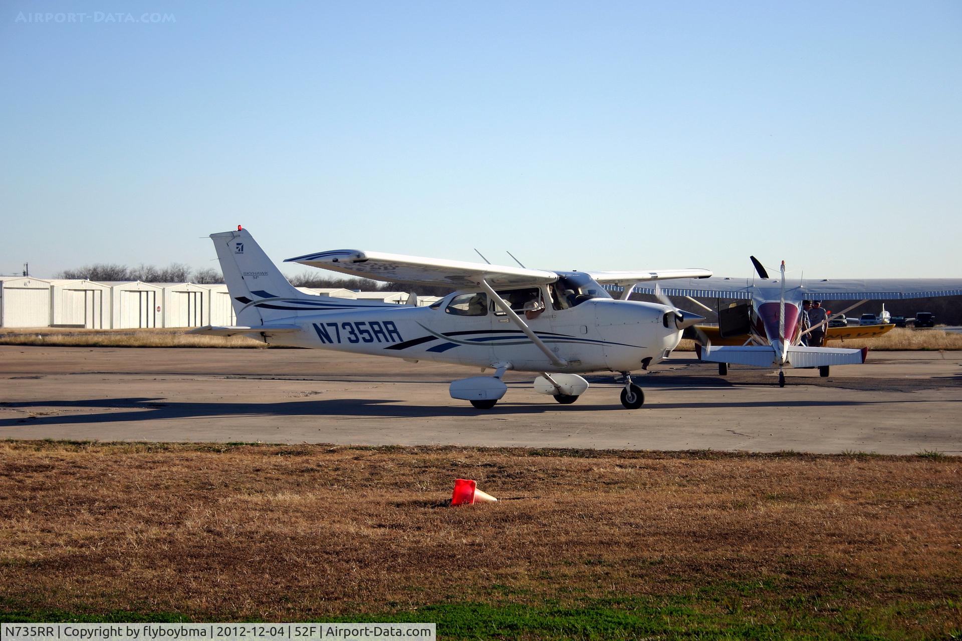 N735RR, 2006 Cessna 172S C/N 172S10172, Taxiing back to the hangar.
