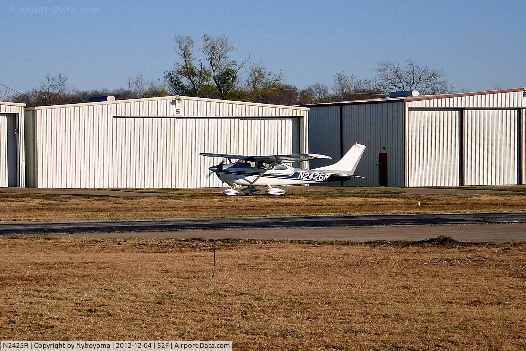 N2425R, 1964 Cessna 182G Skylane C/N 18255525, Taxiing back to the hangar.