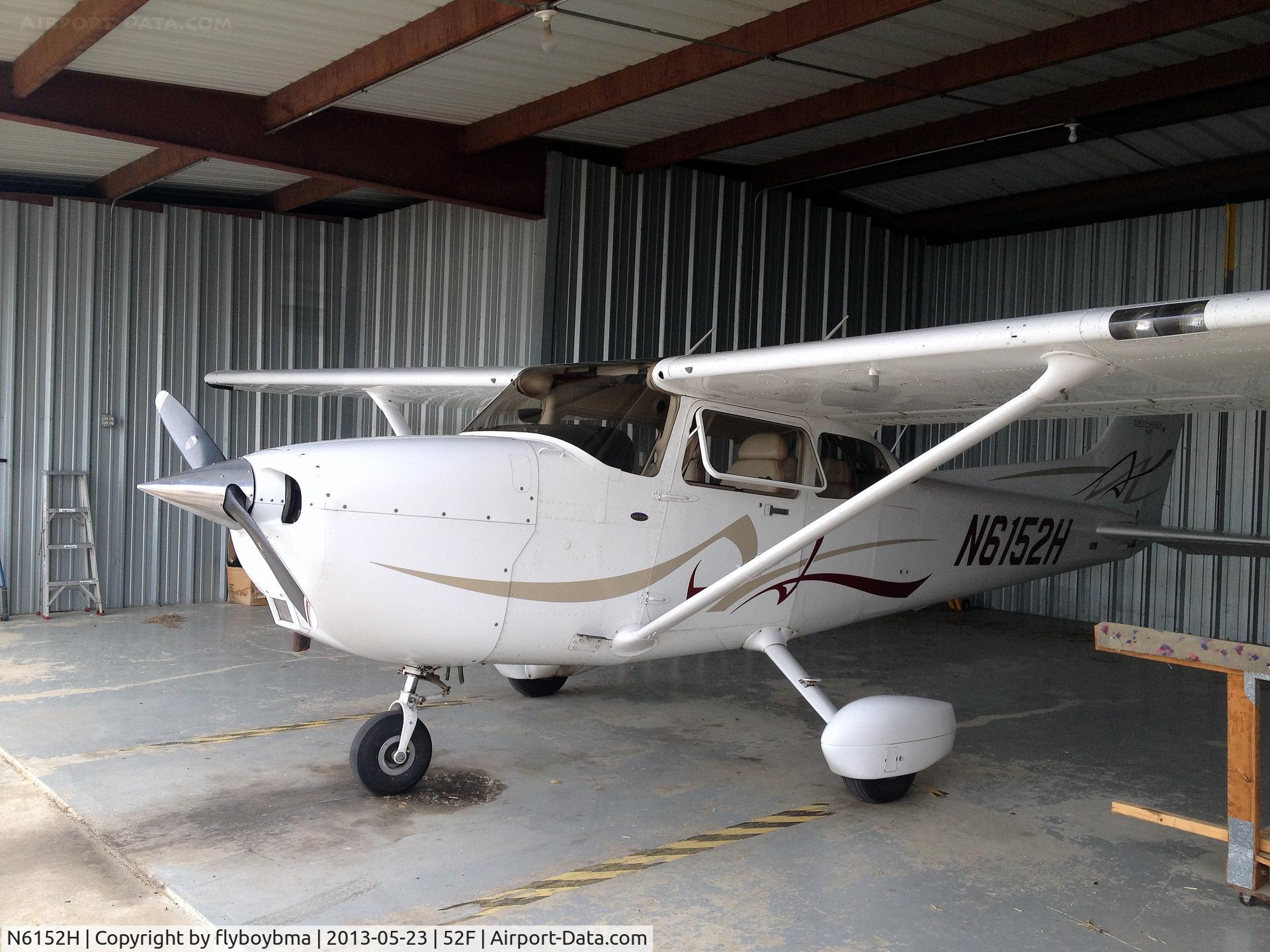 N6152H, 2008 Cessna 172S C/N 172S10691, Sitting in a T-hangar.