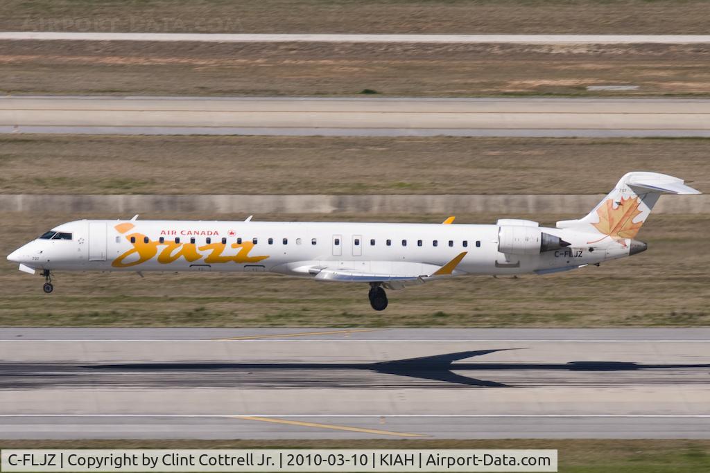 C-FLJZ, 2005 Canadair CRJ-900 (CL-600-2D24) C/N 15045, Houston
