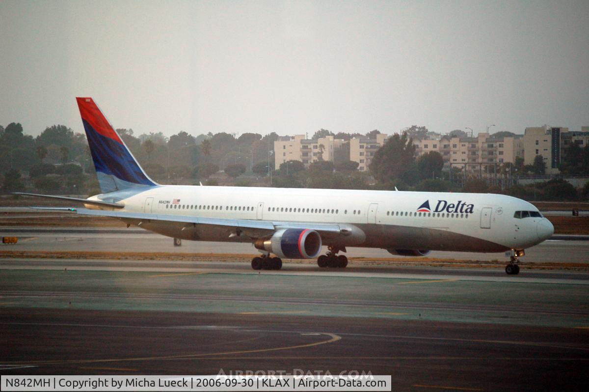 N842MH, 2001 Boeing 767-432/ER C/N 29715, At LAX