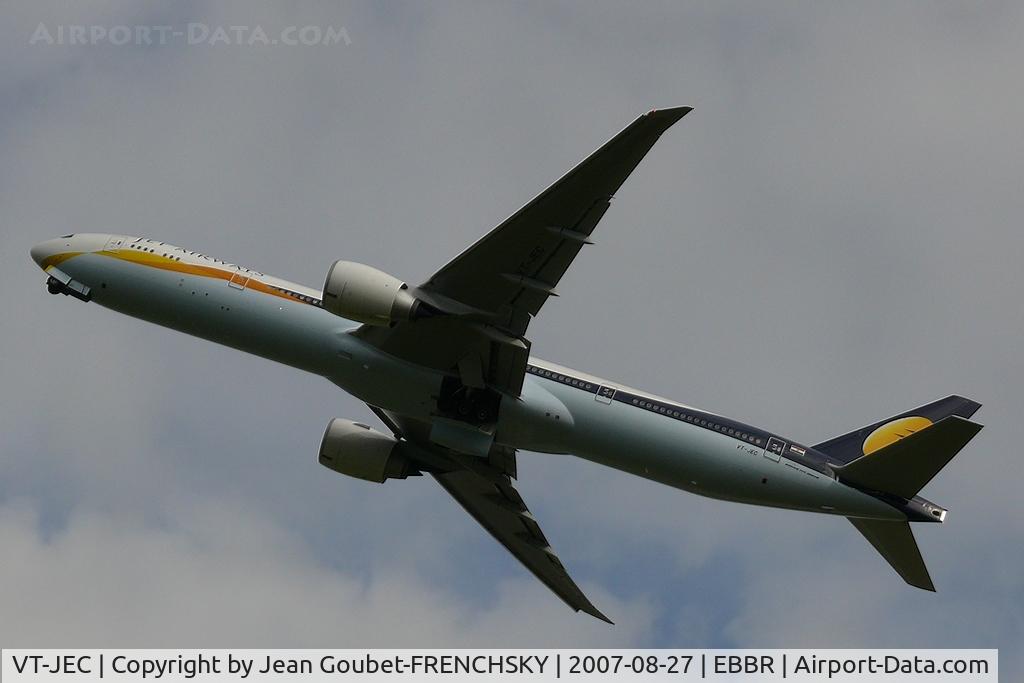VT-JEC, 2007 Boeing 777-35R/ER C/N 35159, Jet Airways take off