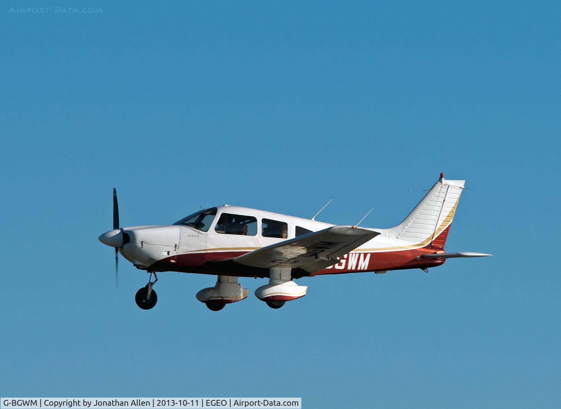 G-BGWM, 1979 Piper PA-28-181 Cherokee Archer II C/N 28-7990458, On approach to Runway 01, Oban.