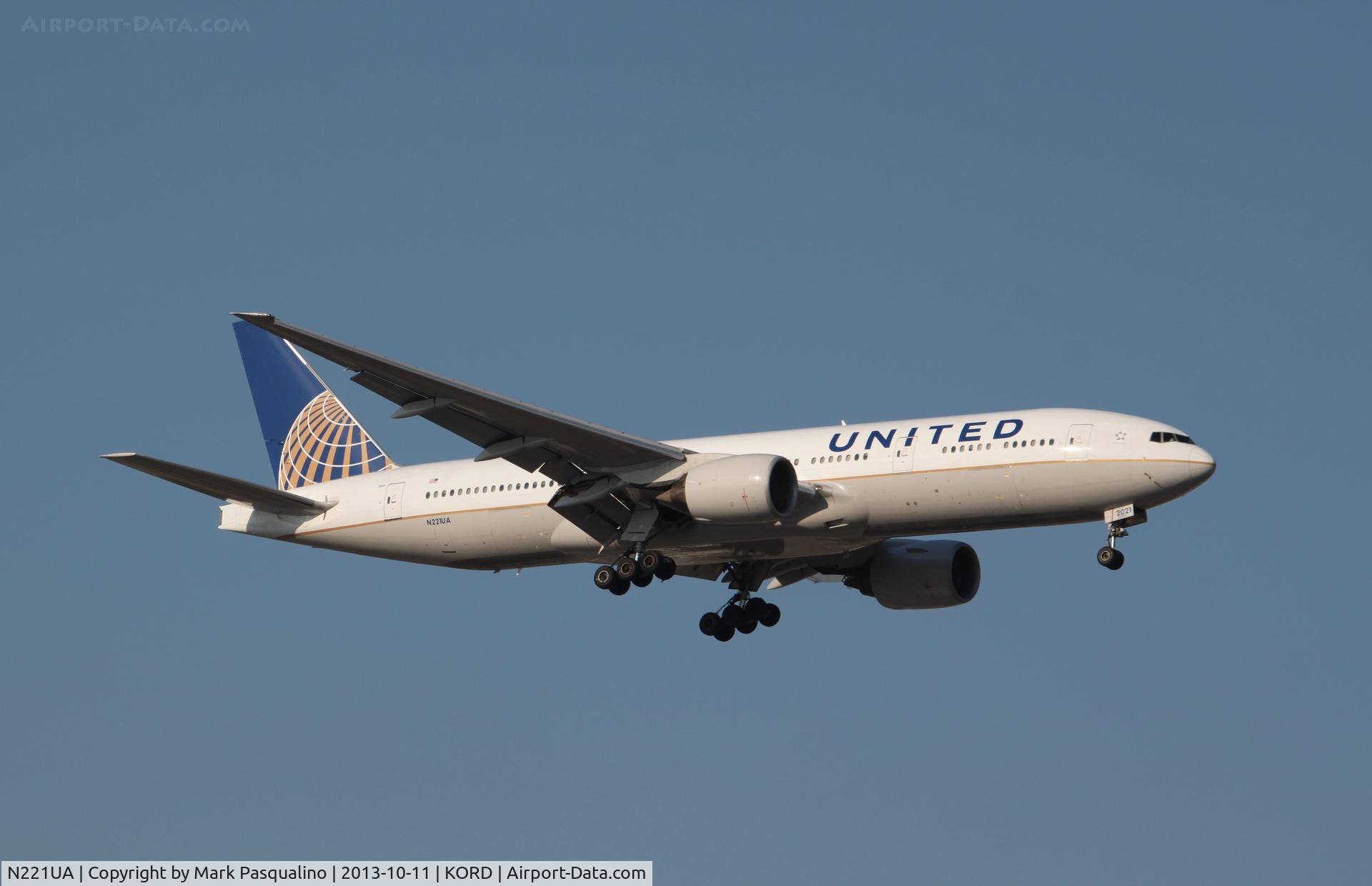 N221UA, 2001 Boeing 777-222 C/N 30552, Boeing 777-200