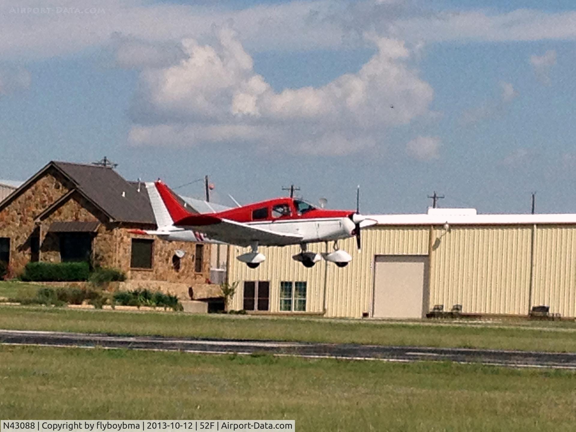 N43088, 1974 Piper PA-28-140 C/N 28-7425333, Landing on Runway 17.