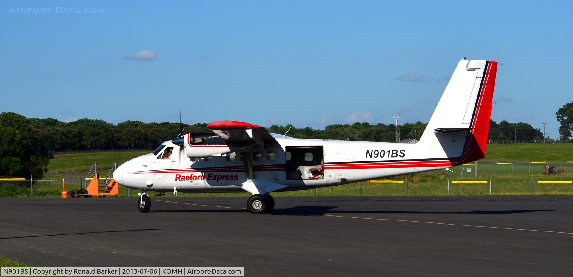 N901BS, 1968 De Havilland Canada DHC-6-200 Twin Otter C/N 160, Taxi Orange