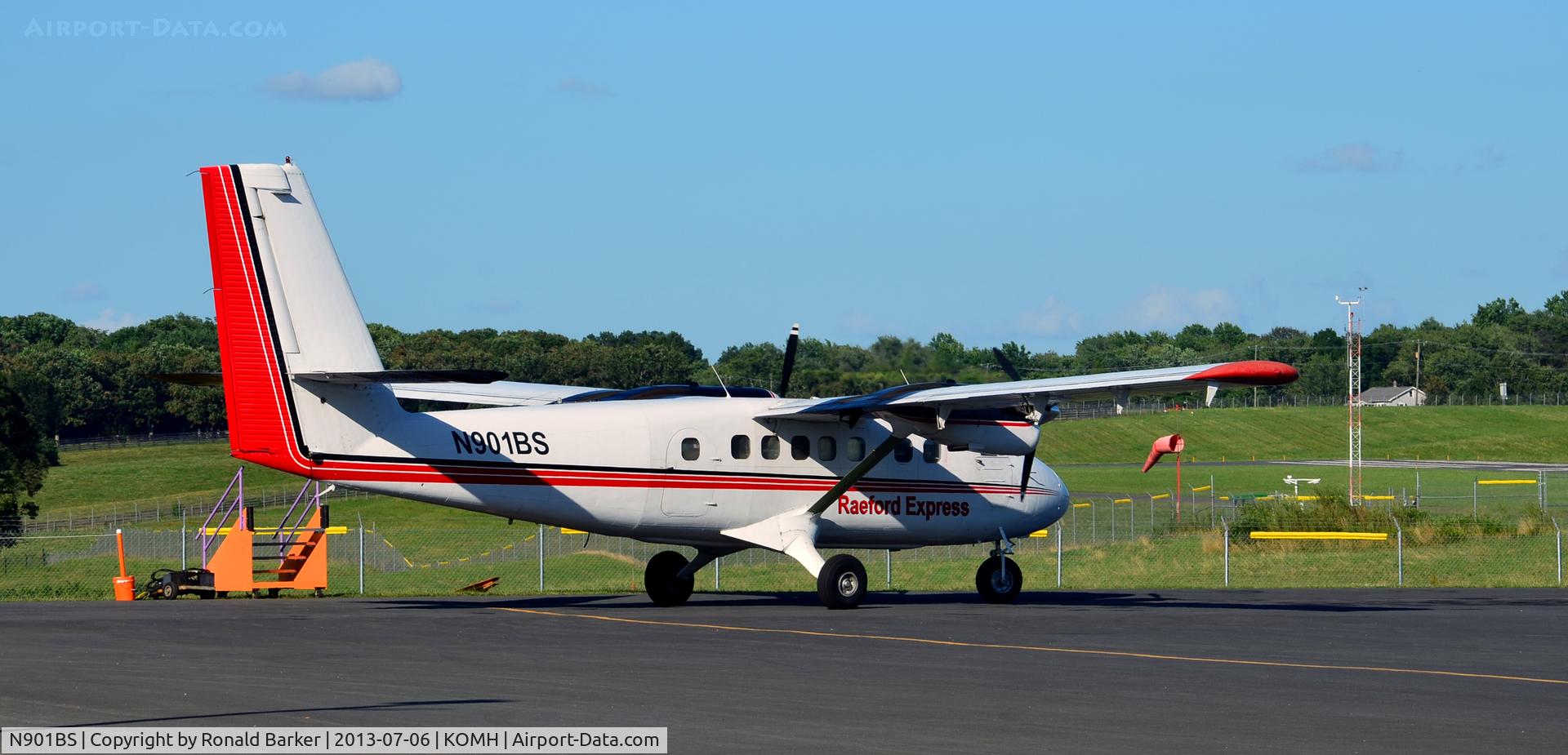 N901BS, 1968 De Havilland Canada DHC-6-200 Twin Otter C/N 160, Taxi Orange