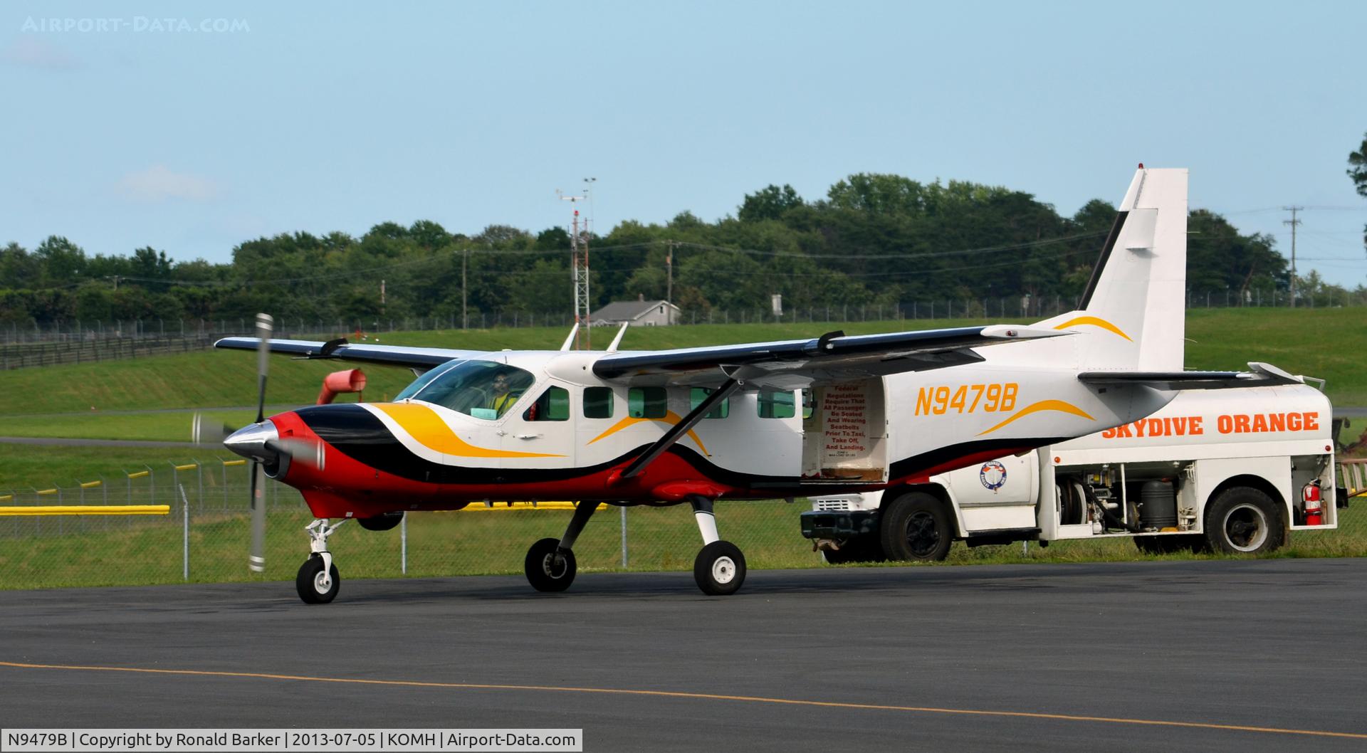 N9479B, 1988 Cessna 208B C/N 208B0082, Taxi Orange
