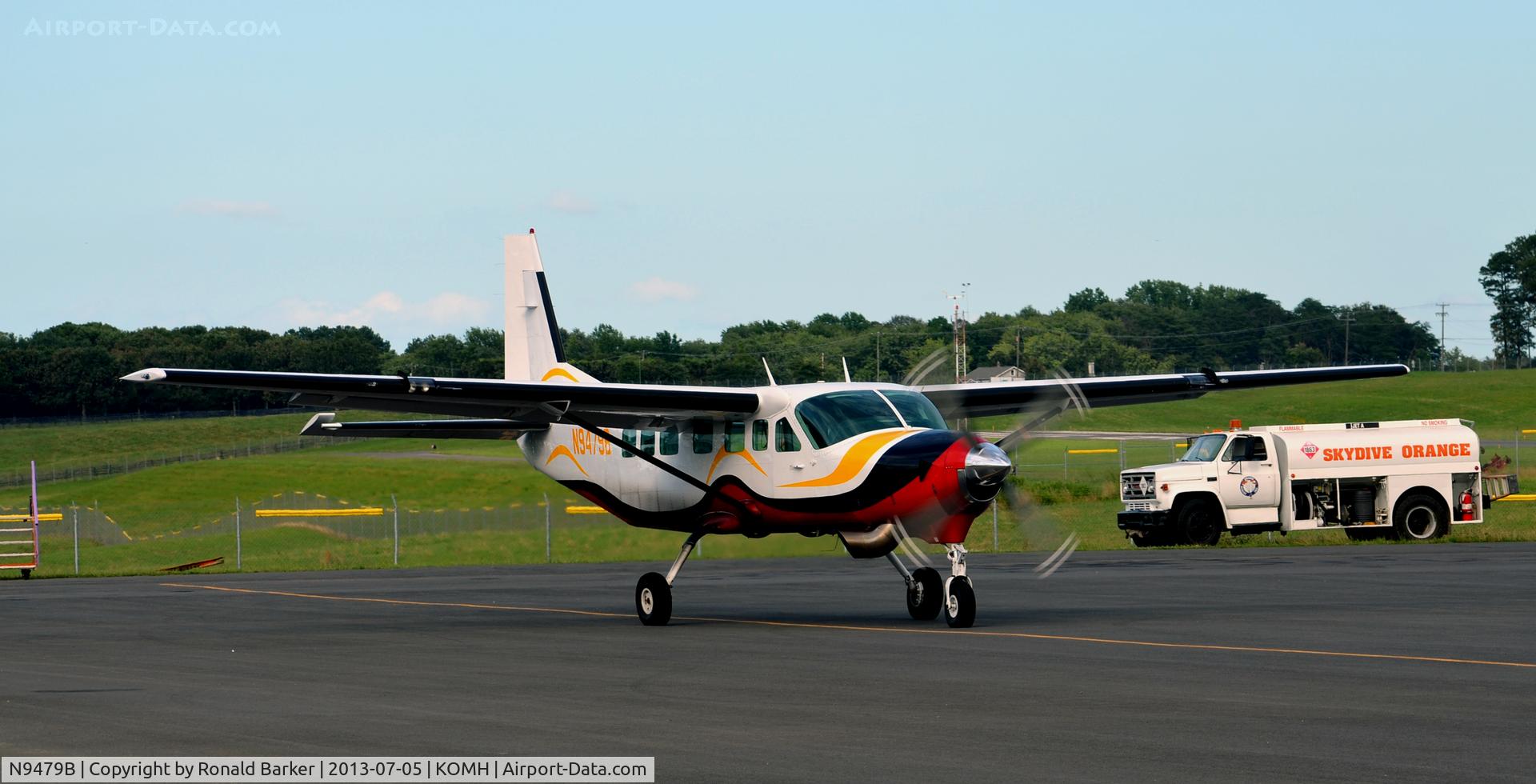 N9479B, 1988 Cessna 208B C/N 208B0082, Taxi Orange