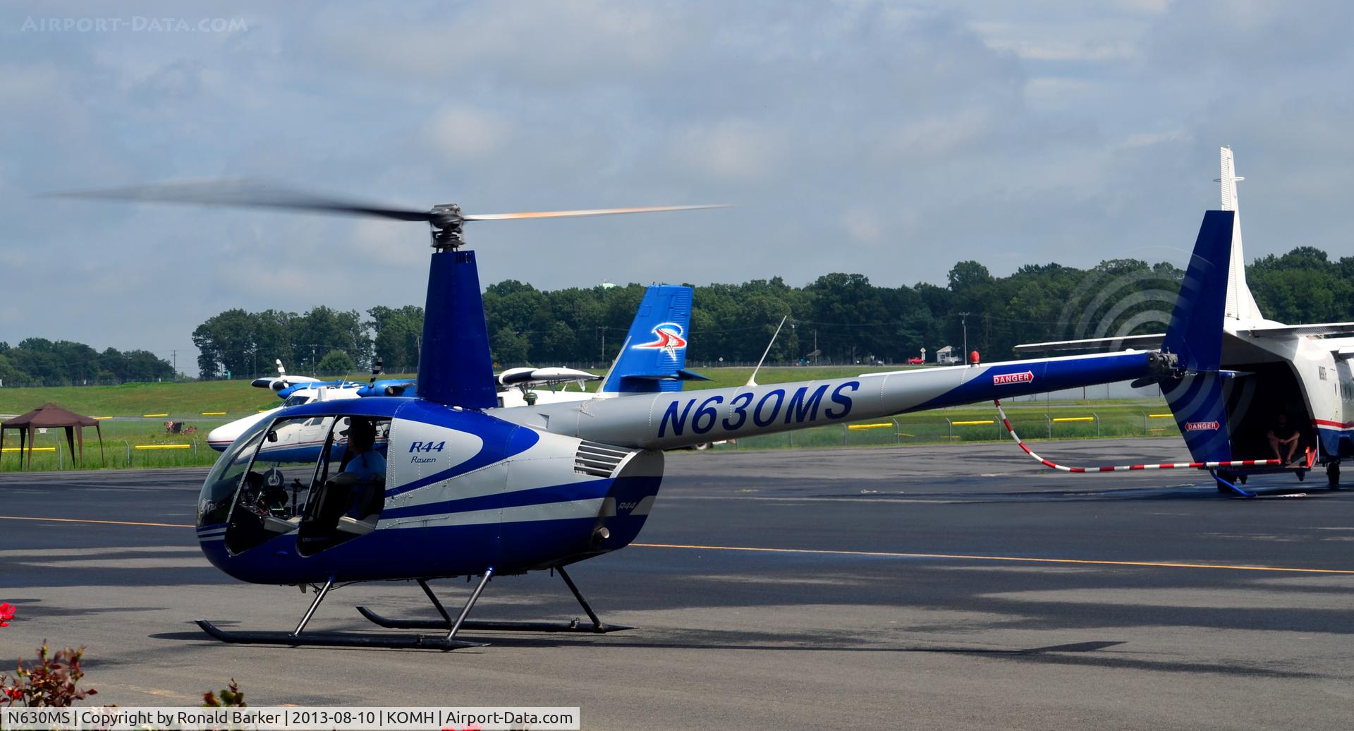 N630MS, 2000 Robinson R44 C/N 0885, Landed Orange