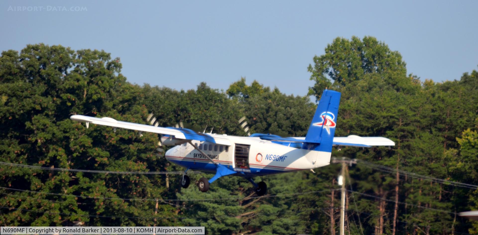 N690MF, 1968 De Havilland Canada DHC-6-200 Twin Otter C/N 121, Takeoff Orange