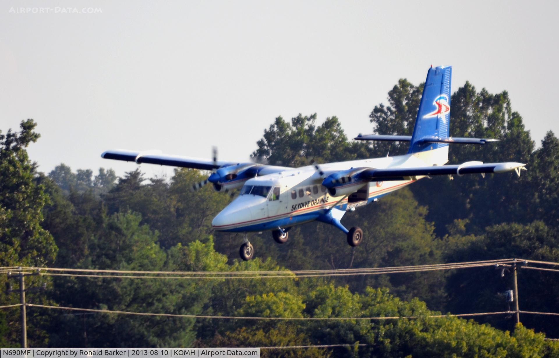 N690MF, 1968 De Havilland Canada DHC-6-200 Twin Otter C/N 121, Landing Orange
