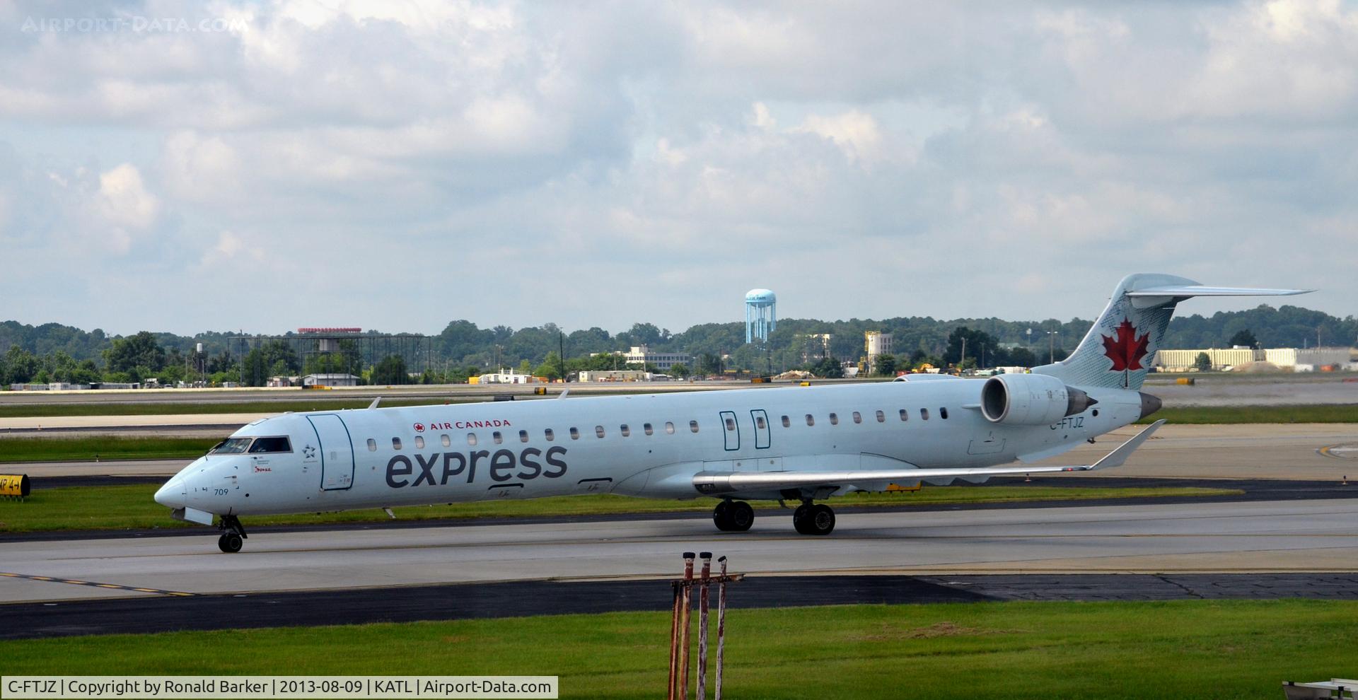 C-FTJZ, 2005 Canadair CRJ-705ER (CL-600-2D15) Regional Jet C/N 15047, Taxi Atlanta