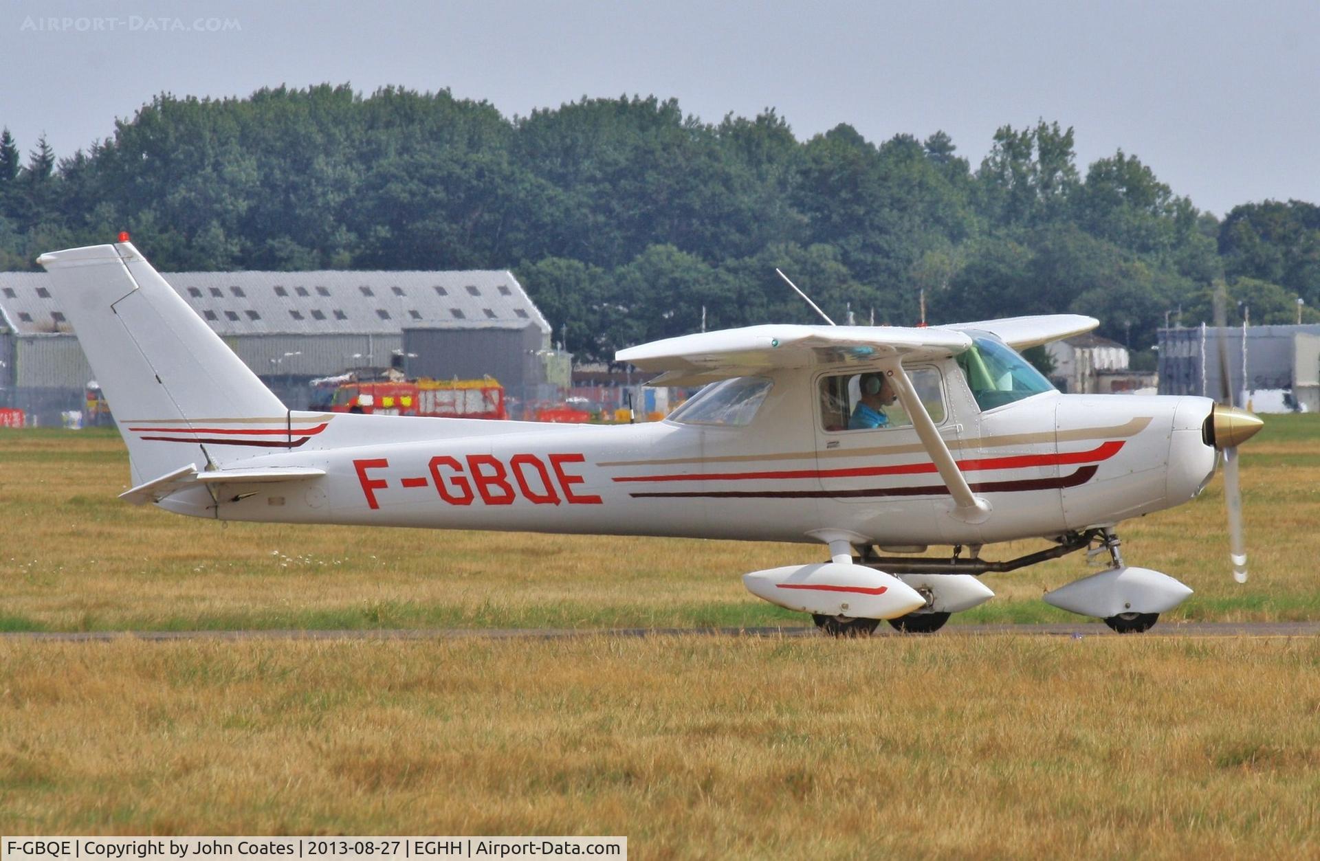 F-GBQE, Reims F152 C/N 1593, Taxiing to depart 08