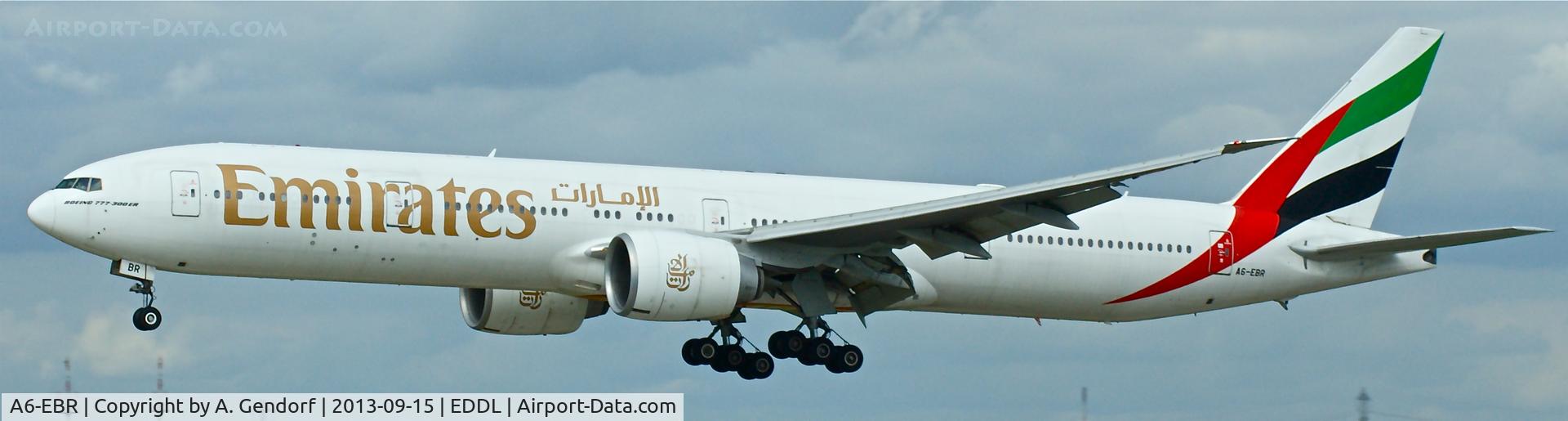 A6-EBR, 2006 Boeing 777-31H/ER C/N 34483, Emirates, is here on finals at Düsseldorf Int´l(EDDL)