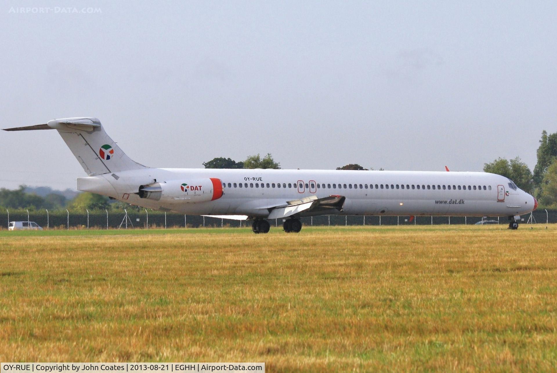 OY-RUE, 1990 McDonnell Douglas MD-83 (DC-9-83) C/N 49936, Arriving for a respray