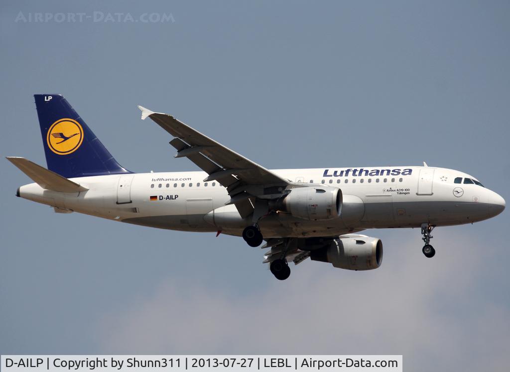 D-AILP, 1997 Airbus A319-114 C/N 717, Landing rwy 07L