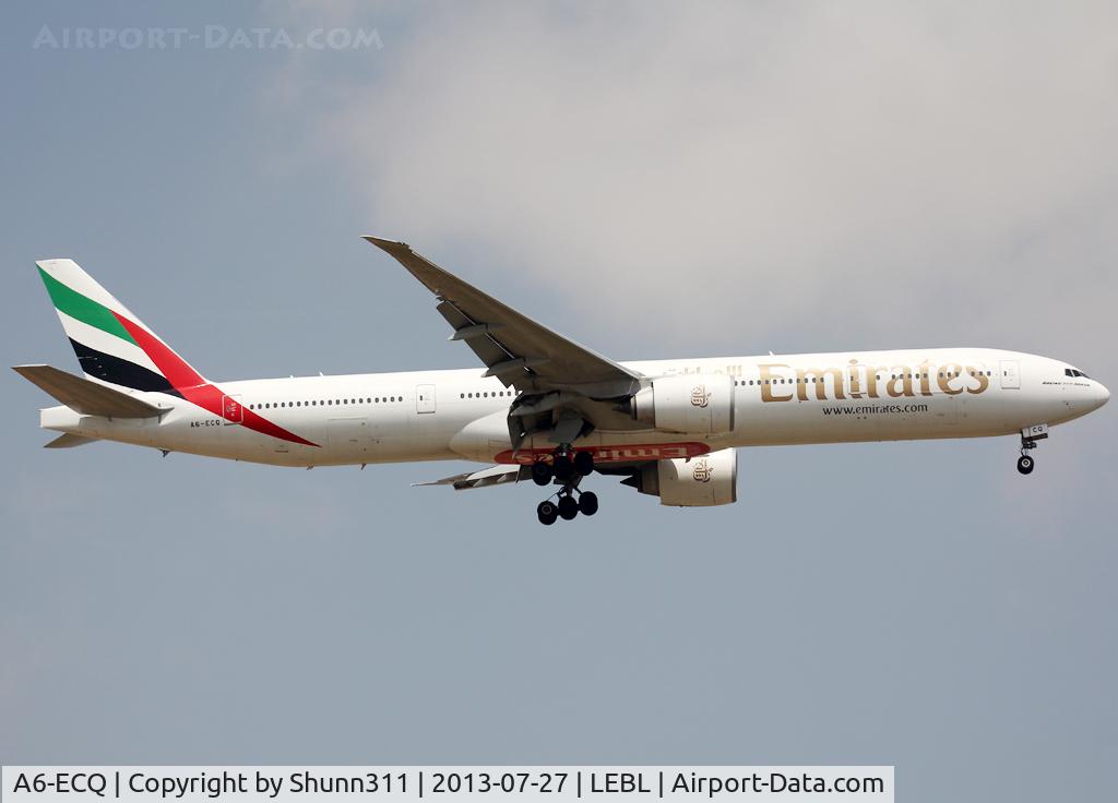 A6-ECQ, 2009 Boeing 777-36H/ER C/N 35588, Landing rwy 07L