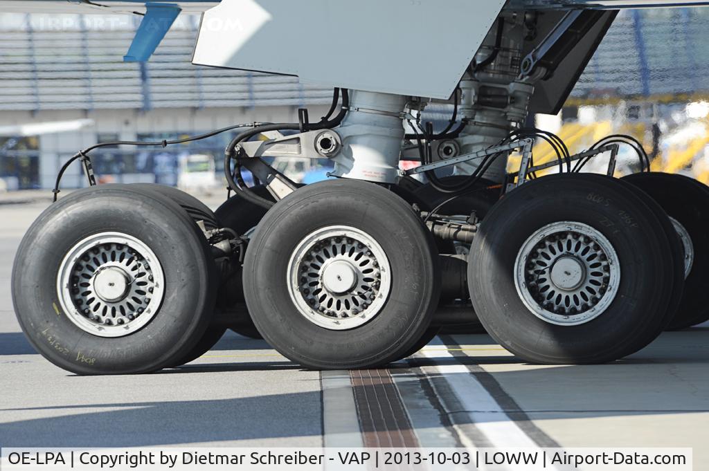 OE-LPA, 1997 Boeing 777-2Z9/ER C/N 28698, Austrian Airlines Boeing 777-200
