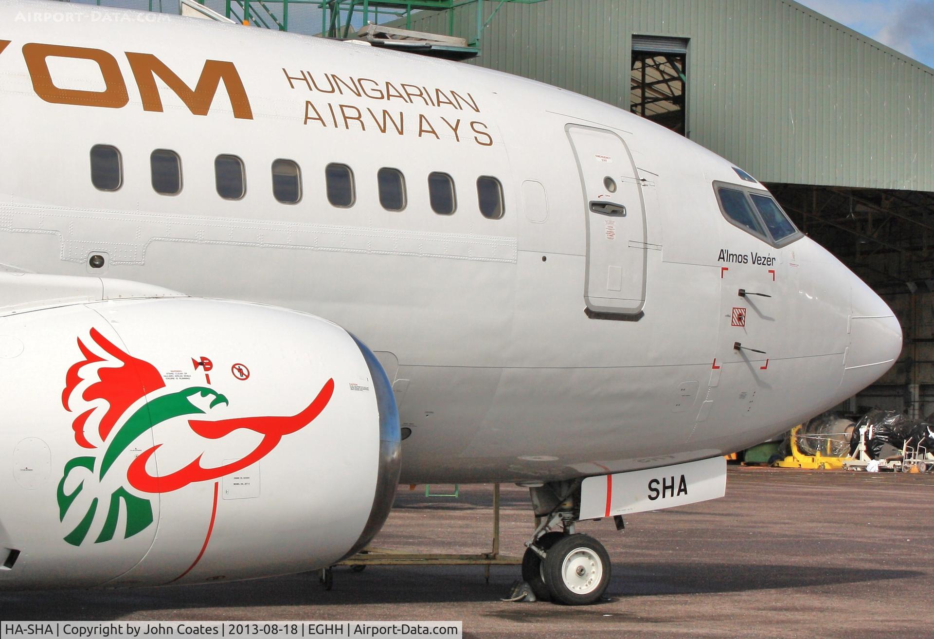 HA-SHA, 1992 Boeing 737-505 C/N 24648, Front details of 