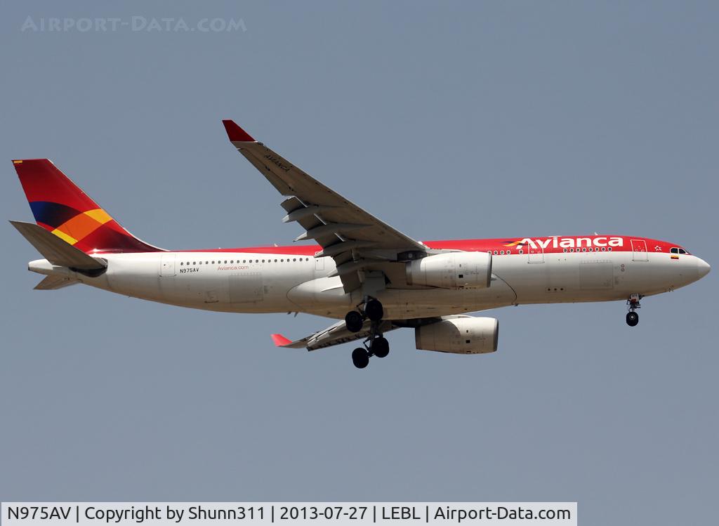 N975AV, 2011 Airbus A330-243 C/N 1224, Landing rwy 07L